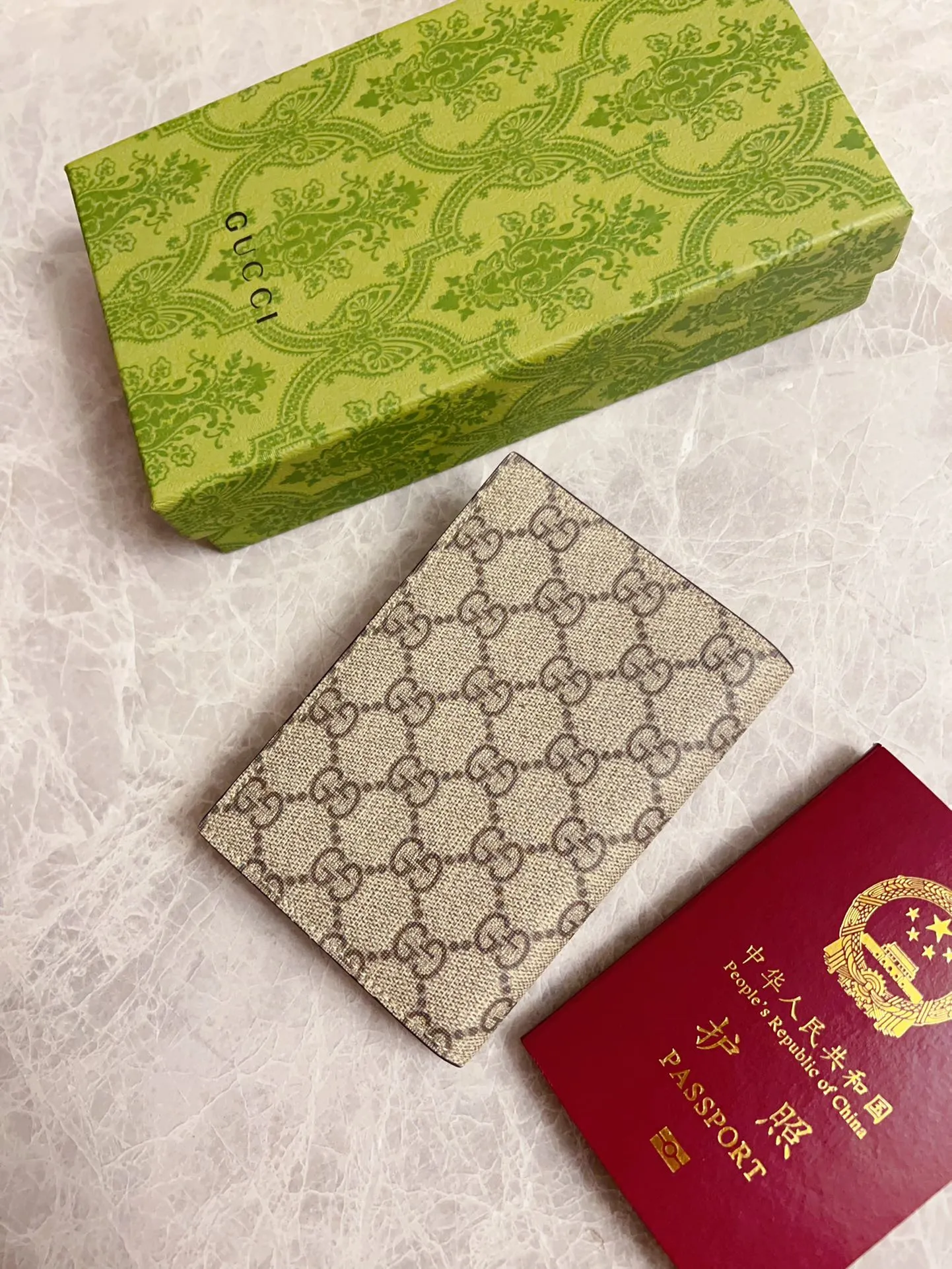 💰340 🇭🇺🇭🇺Gucci’s latest series is presented ~ Passport Holder 🧬🧬The two-tone design full of contrasting beauty makes the GG logo emblazoned on the bag show off🧬🧬Brown/Brown Brown/Maroon Size: 13.5x 9.5cm Model: 795229