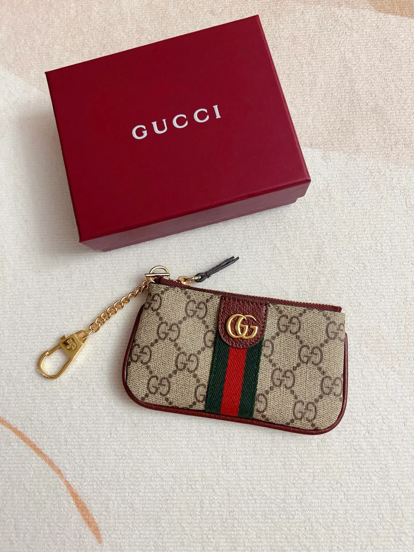 💰320 🇭🇺🇭🇺 The official website is synchronized with the new model! Ophidia series ~ lipstick bag ~ wallet, 🍉🍉 is made of GG Supreme original factory pig pattern first-layer cowhide with PVC 🍉🍉 equipped with iconic double G hardware marks, classic red and green webbing, exquisitely made! 🍉🍉Model number: 838466🍉🍉Size: 12x7.5cm, color: brown maroon