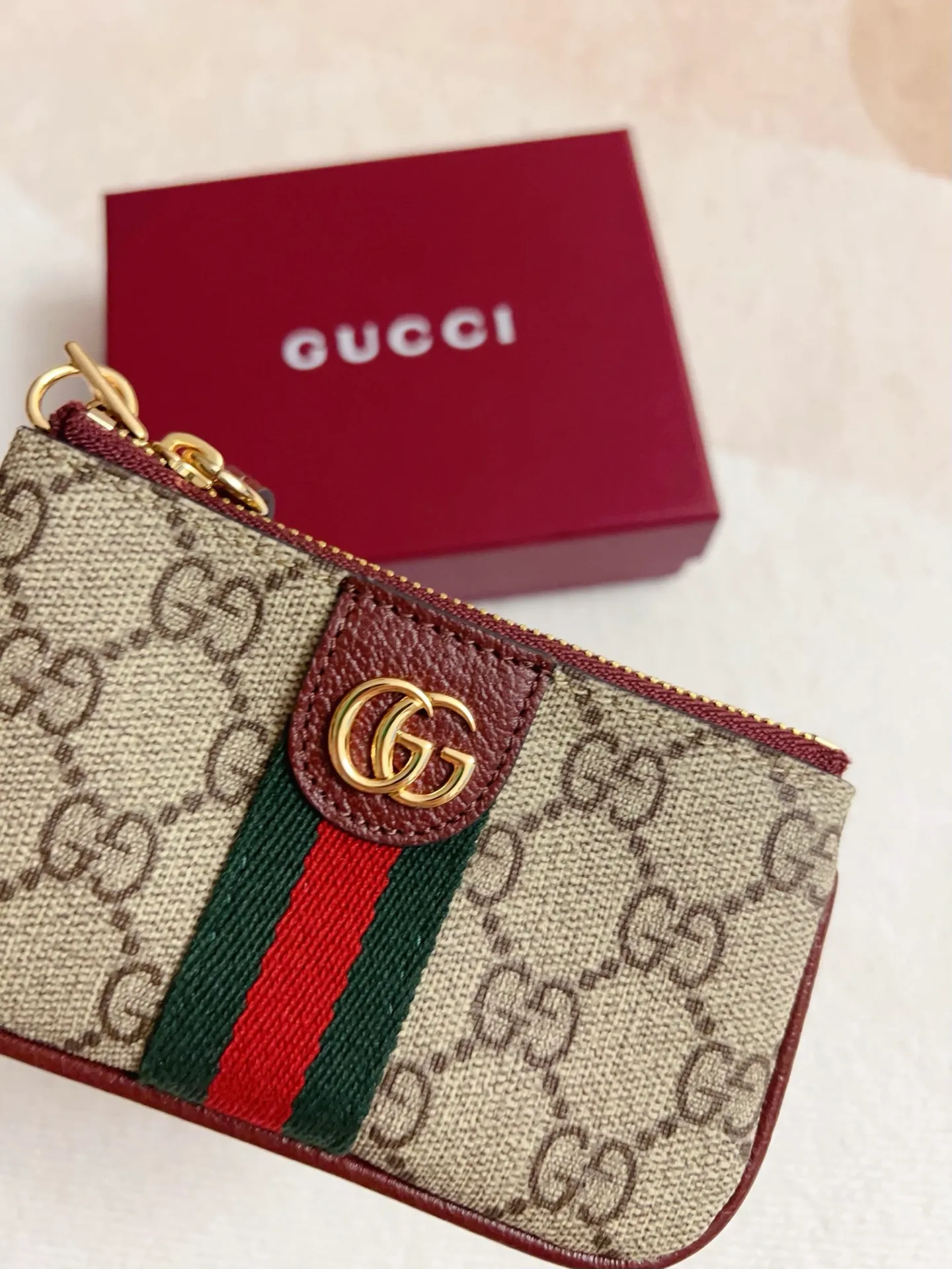 💰320 🇭🇺🇭🇺 The official website is synchronized with the new model! Ophidia series ~ lipstick bag ~ wallet, 🍉🍉 is made of GG Supreme original factory pig pattern first-layer cowhide with PVC 🍉🍉 equipped with iconic double G hardware marks, classic red and green webbing, exquisitely made! 🍉🍉Model number: 838466🍉🍉Size: 12x7.5cm, color: brown maroon