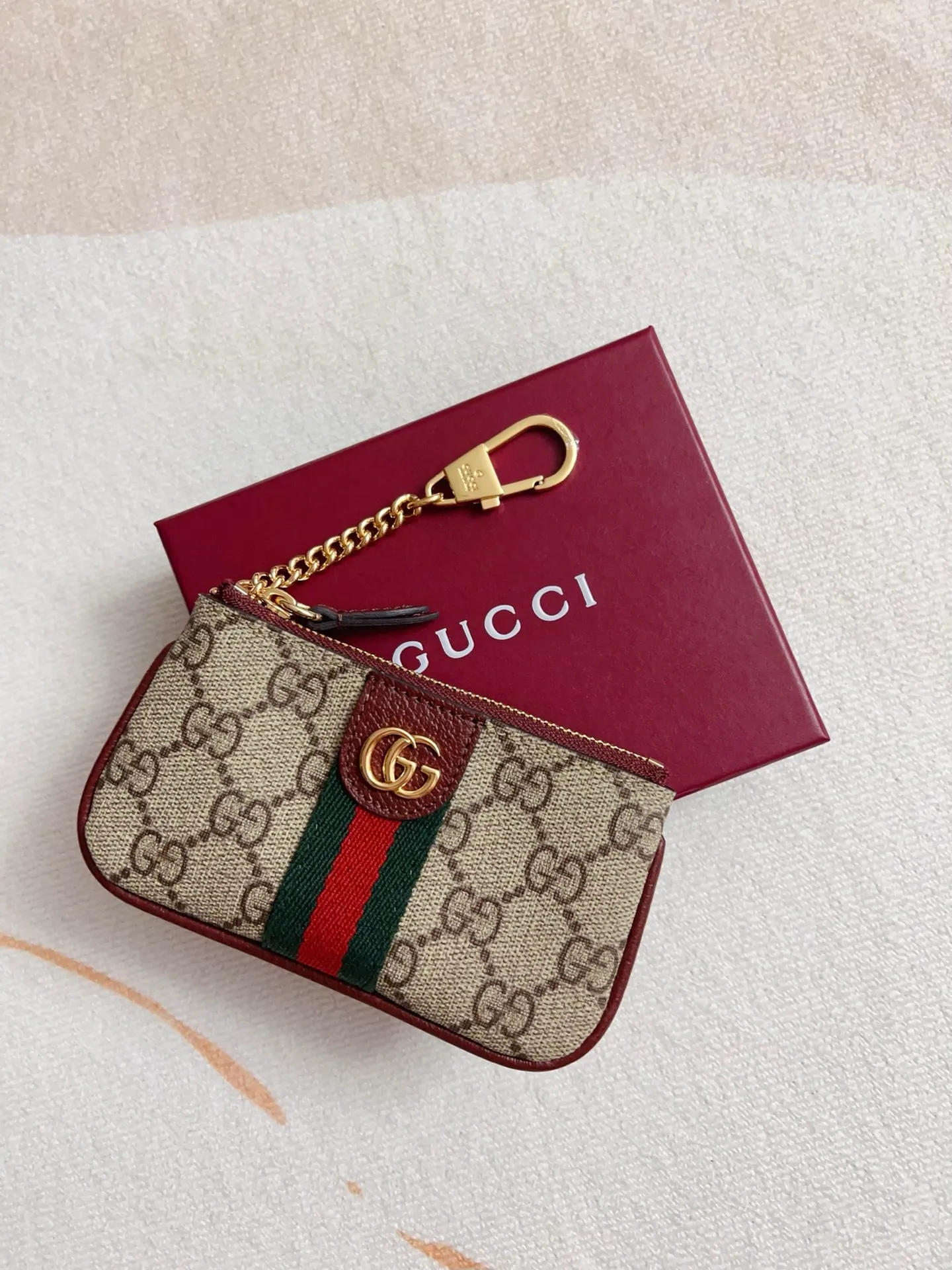 💰320 🇭🇺🇭🇺 The official website is synchronized with the new model! Ophidia series ~ lipstick bag ~ wallet, 🍉🍉 is made of GG Supreme original factory pig pattern first-layer cowhide with PVC 🍉🍉 equipped with iconic double G hardware marks, classic red and green webbing, exquisitely made! 🍉🍉Model number: 838466🍉🍉Size: 12x7.5cm, color: brown maroon