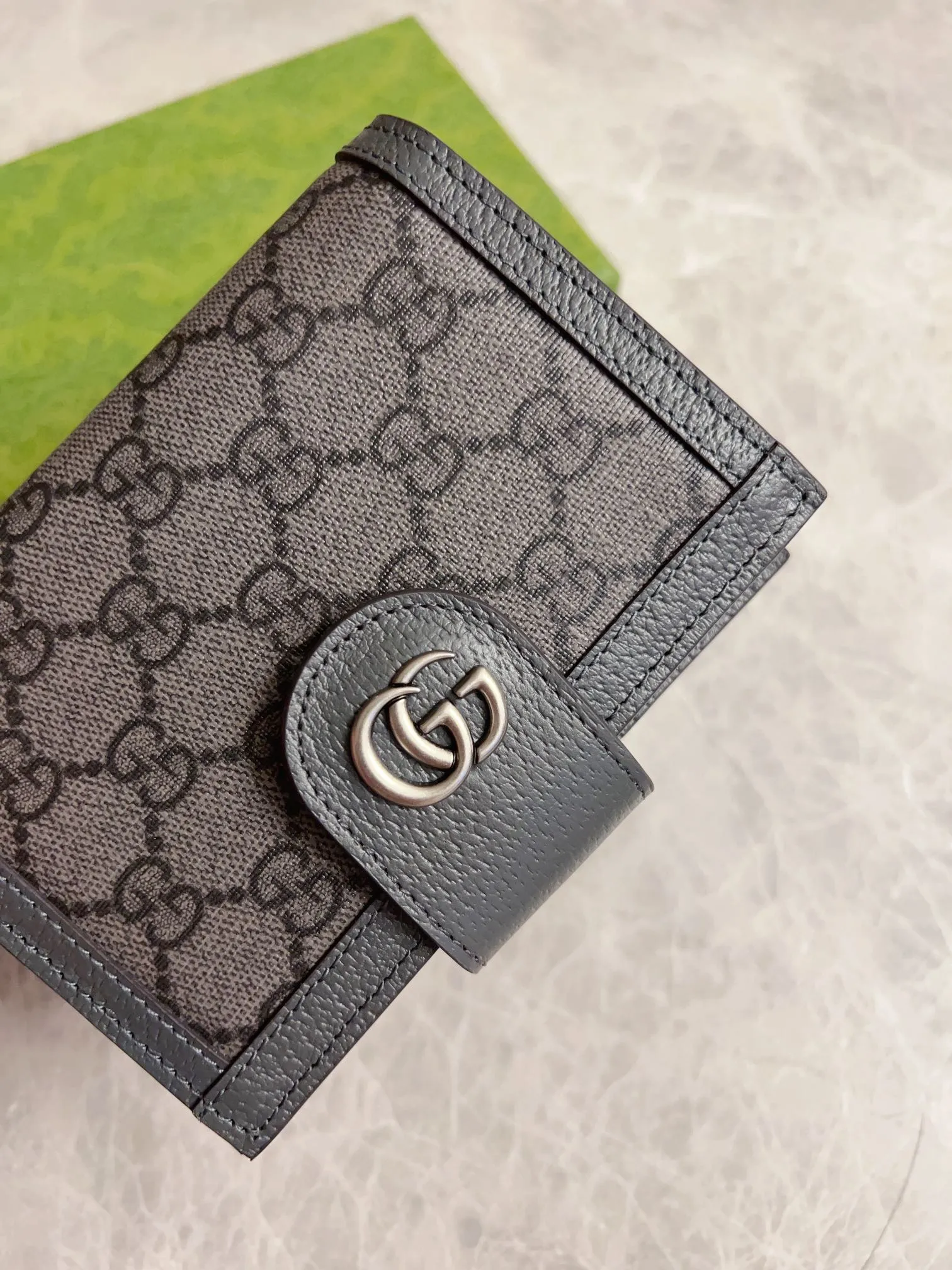 💰360 🇭🇺🇭🇺GucciO’s latest phidia series passport holder bag, Ophidia series items have endless retro feelings. Gray GG Supreme canvas, gray cowhide piping, palladium tone hardware Double G Model: 732755 Dimensions: 10x 14x2.5cm Color: gray/pvc.