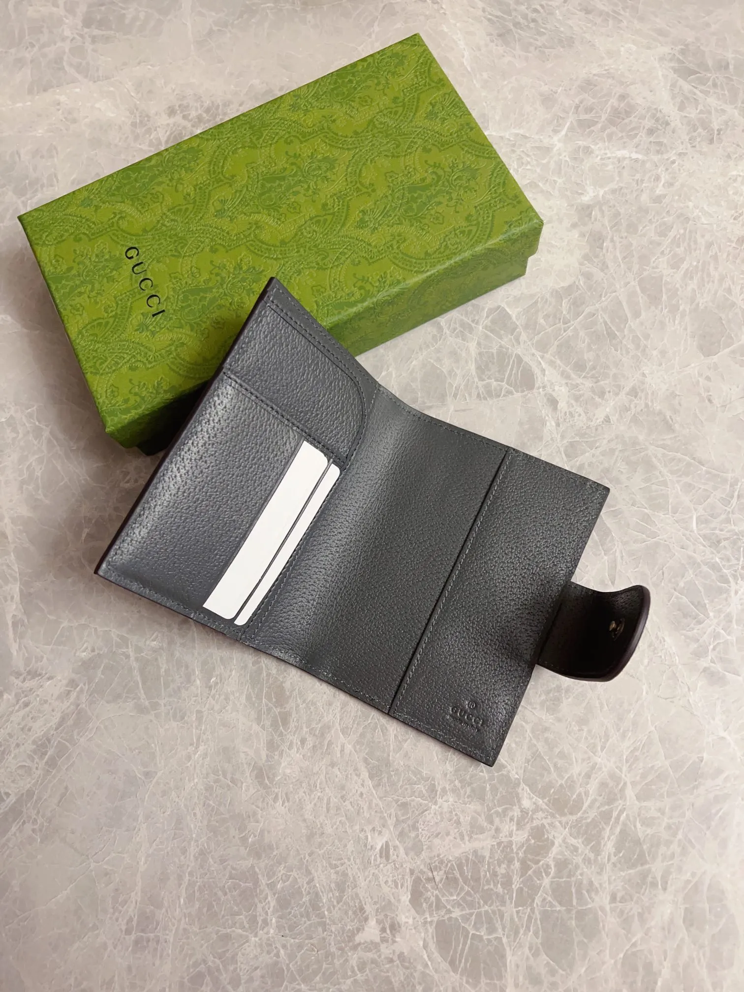 💰360 🇭🇺🇭🇺GucciO’s latest phidia series passport holder bag, Ophidia series items have endless retro feelings. Gray GG Supreme canvas, gray cowhide piping, palladium tone hardware Double G Model: 732755 Dimensions: 10x 14x2.5cm Color: gray/pvc.
