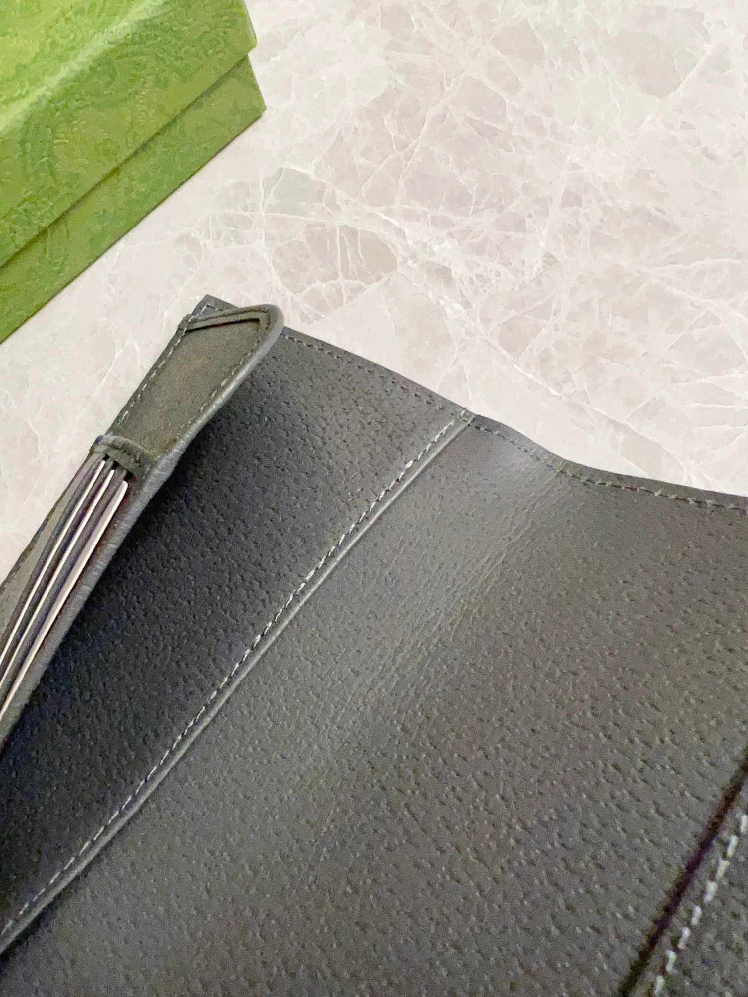 💰360 🇭🇺🇭🇺GucciO’s latest phidia series passport holder bag, Ophidia series items have endless retro feelings. Gray GG Supreme canvas, gray cowhide piping, palladium tone hardware Double G Model: 732755 Dimensions: 10x 14x2.5cm Color: gray/pvc.