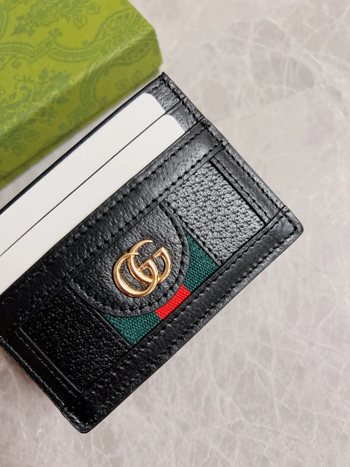 💰220🇭🇺🇭🇺 The official website is synchronized with the new model! Ophidia series ~ small card holder, 🍅🍅 is made of GG Supreme original factory pig grain first-layer cowhide 🍅🍅 with iconic double G hardware marks, classic red and green webbing ~ refined! 🍅🍅Model number: 523159🍅🍅Size: W10xH7cm, color: black,