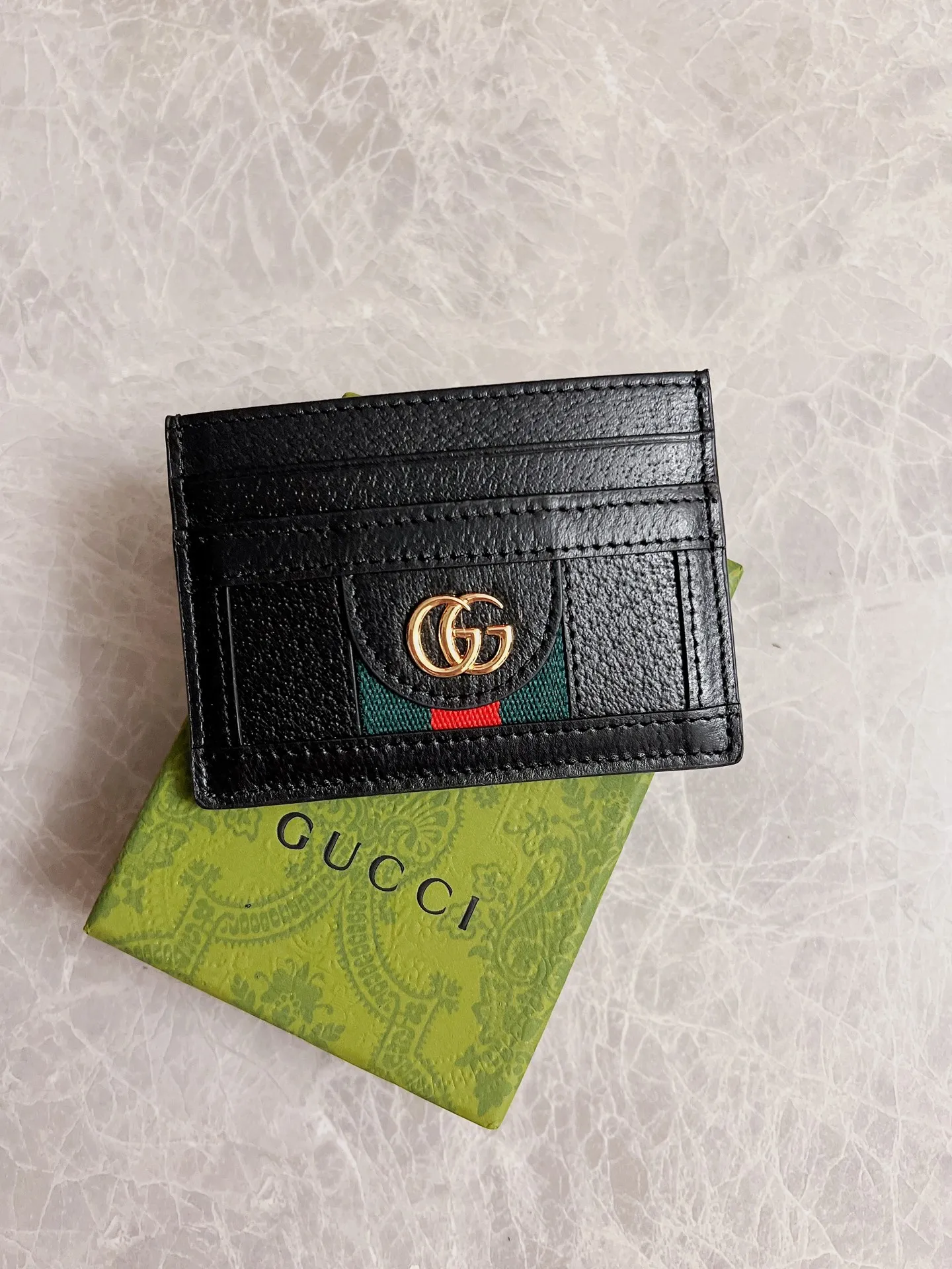 💰220🇭🇺🇭🇺 The official website is synchronized with the new model! Ophidia series ~ small card holder, 🍅🍅 is made of GG Supreme original factory pig grain first-layer cowhide 🍅🍅 with iconic double G hardware marks, classic red and green webbing ~ refined! 🍅🍅Model number: 523159🍅🍅Size: W10xH7cm, color: black,