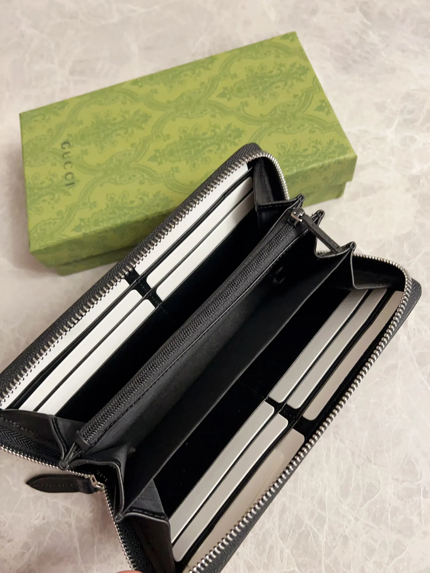 💰380 🇭🇺🇭🇺New men’s wallet! 🐍🐍Synchronized with counters, original shaved leather with high-quality PVC fabric🐍🐍Tear-printed latest Striped Snake logo🐍🐍Cotton cloth bronze gold coin pull, oiled edges and fine workmanship, simple and elegant, fashionable and domineering,🐍🐍Model: 451273, size: 19x10x2.5cm, color: black PVC-black "Striped Snake"
