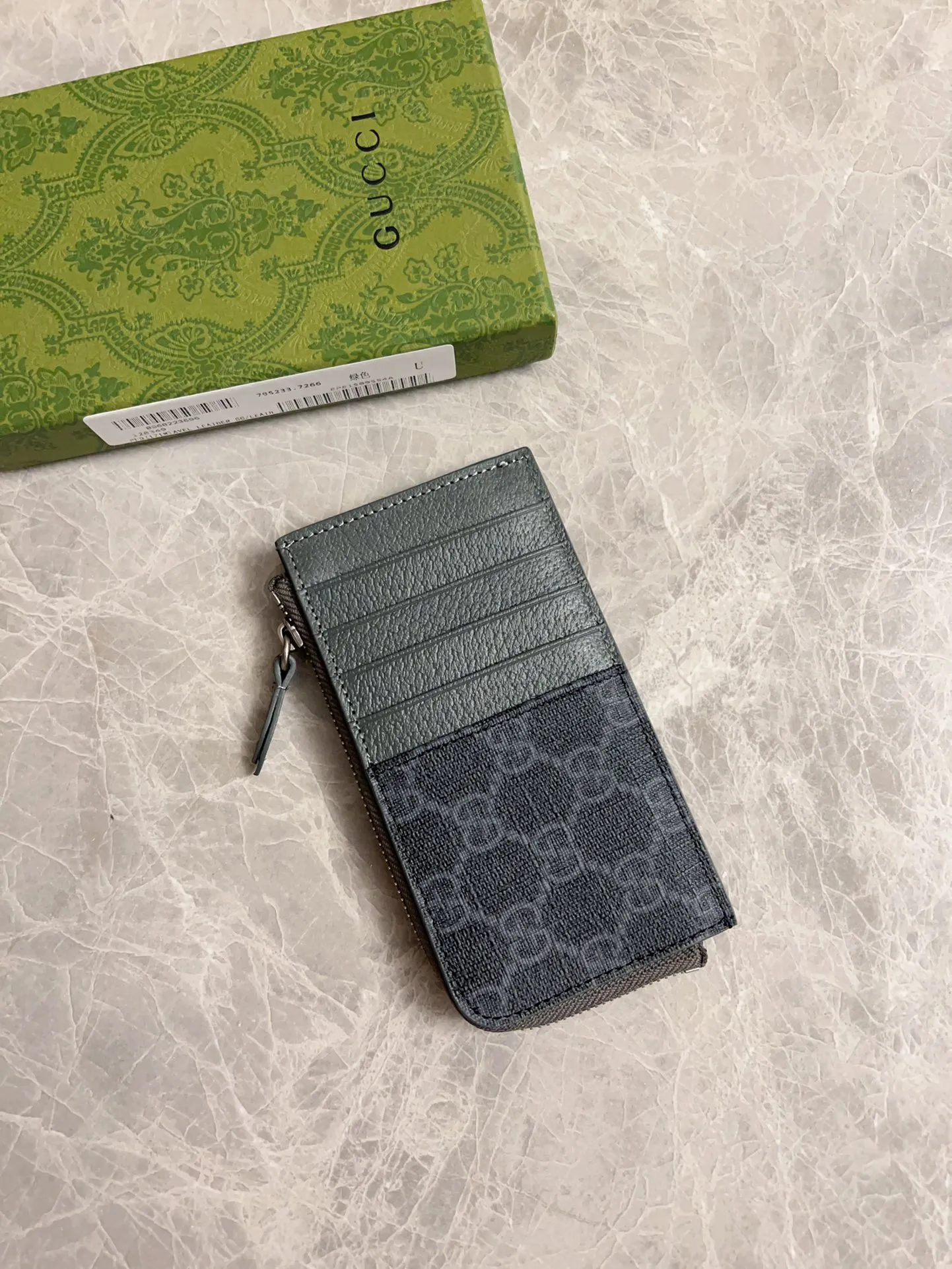 💰360 🇭🇺🇭🇺Gucci’s latest series is presented~Card holder🥗🥗The two-tone design full of contrasting beauty makes the GG logo emblazoned on the body of the bag show off🥗🥗The fabric is made of black GG, and the lining is made of contrasting cowhide leather🥗🥗Black GG Supreme canvas, 🥗🥗with dark gray ceramic effect double G, size: 13.5x 8cm model: 795233 (original product)