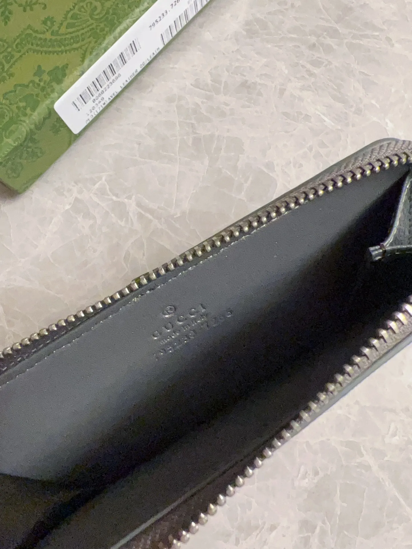 💰360 🇭🇺🇭🇺Gucci’s latest series is presented~Card holder🥗🥗The two-tone design full of contrasting beauty makes the GG logo emblazoned on the body of the bag show off🥗🥗The fabric is made of black GG, and the lining is made of contrasting cowhide leather🥗🥗Black GG Supreme canvas, 🥗🥗with dark gray ceramic effect double G, size: 13.5x 8cm model: 795233 (original product)