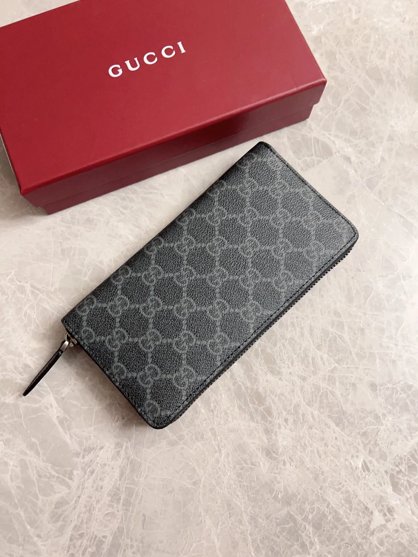 💰430 🇭🇺🇭🇺GG Emblem series reinterprets the classic double G pattern with creative design and innovative functions, 🍃🍃new granular PVC fabric with original factory calfskin, fashionable and versatile! 🍃🍃Brown, black Style number: 821207 Size: 19x10x 2.5cm