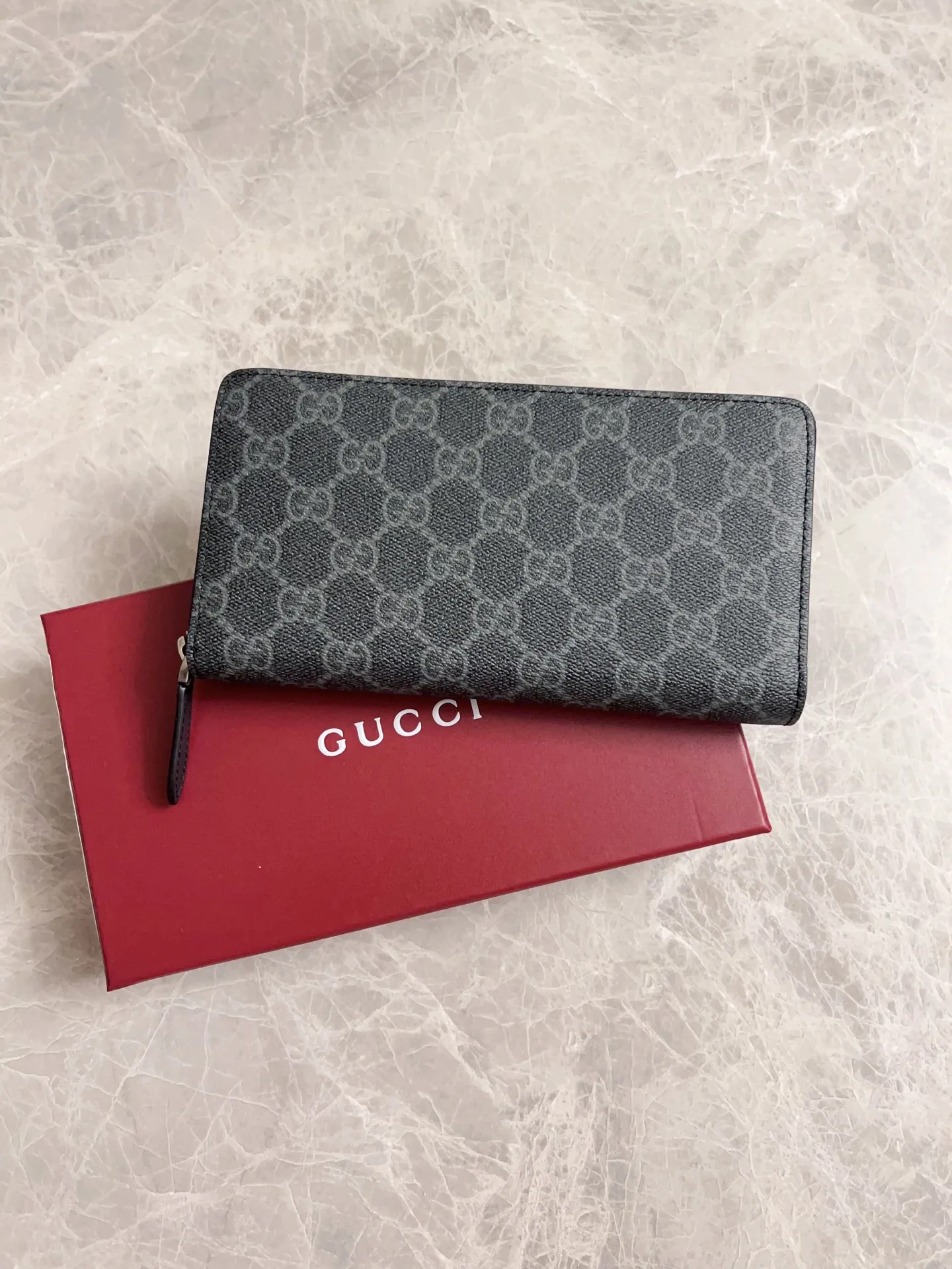 💰430 🇭🇺🇭🇺GG Emblem series reinterprets the classic double G pattern with creative design and innovative functions, 🍃🍃new granular PVC fabric with original factory calfskin, fashionable and versatile! 🍃🍃Brown, black Style number: 821207 Size: 19x10x 2.5cm