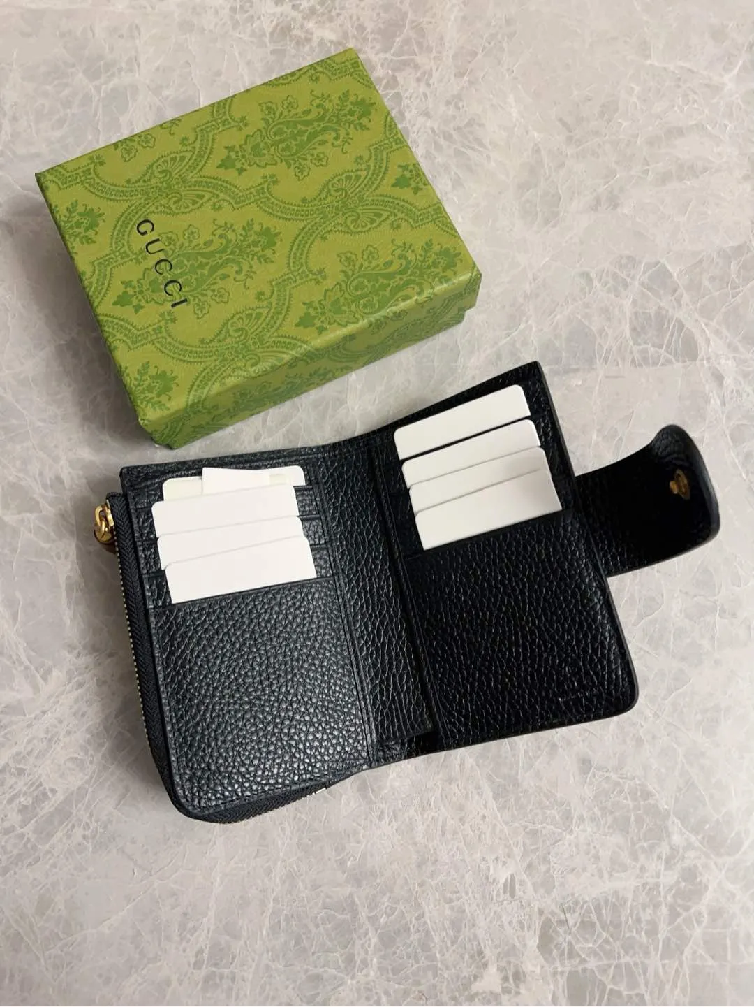 💰420 🇭🇺🇭🇺GG Marmont series card holder has arrived! Exquisite and generous! Model: 739498 Dimensions: 13x8.5x2cm. Color: black/burgundy/brown/original leather.