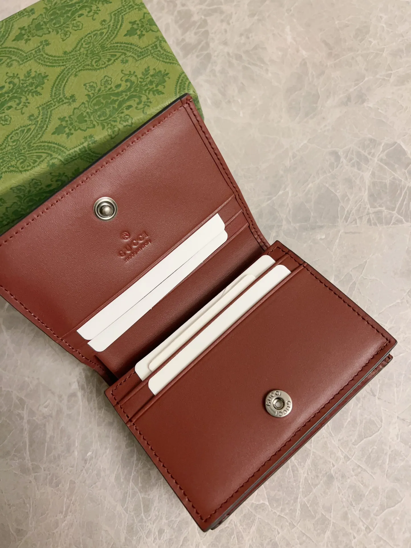 💰330 🇭🇺🇭🇺 Counter synchronization~Tian series small card holder🎠🎠Small appearance~Big function🎠🎠Built-in card slot, bank card, cash! Successful people! Fashionistas! An indispensable must-have item🎢🎢Model: 410088, Color: pink flower - pink, pink flower - maroon, ice blue flower - bright red, green flower - black, 🎢🎢Size: 11*9*3cm