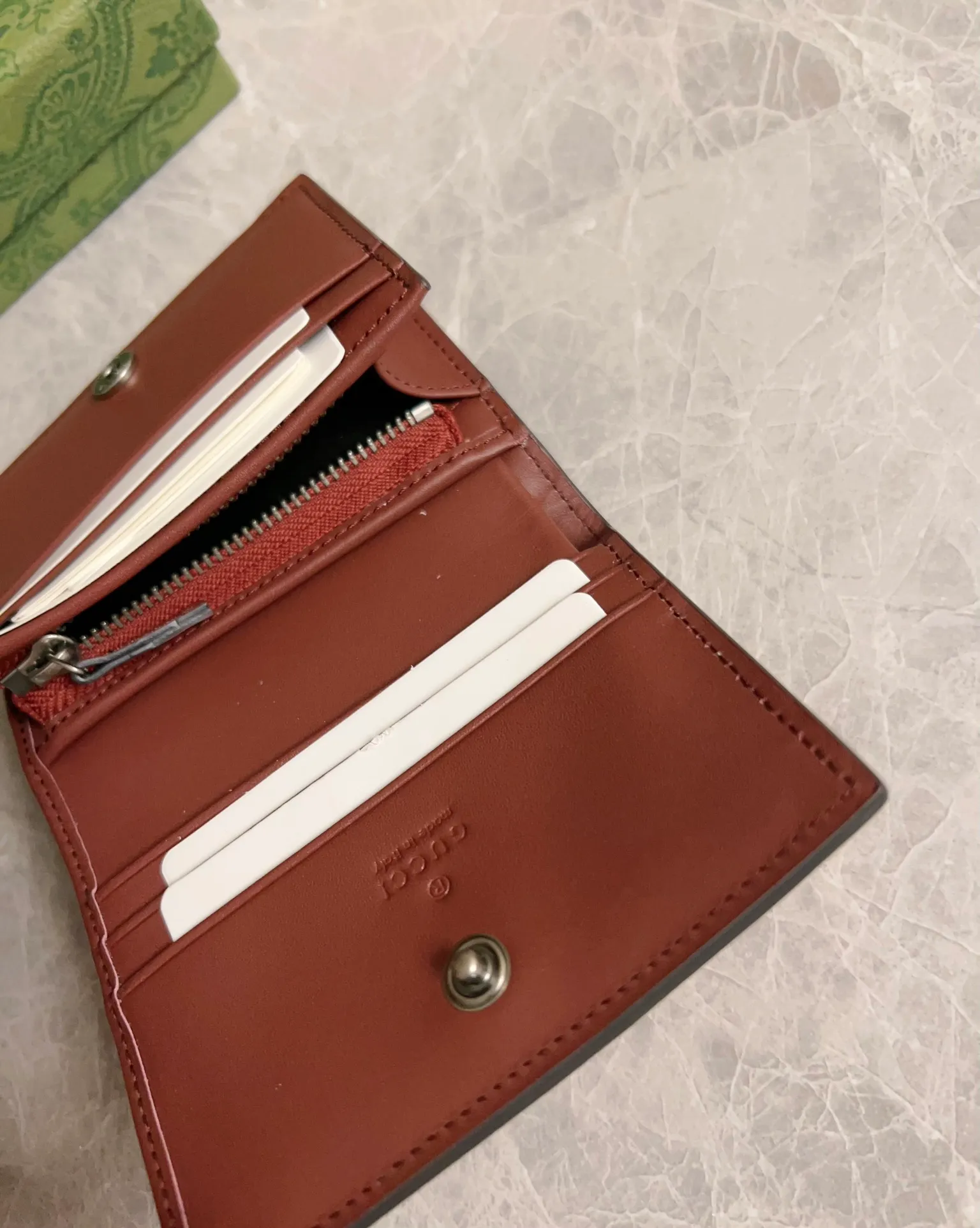 💰330 🇭🇺🇭🇺 Counter synchronization~Tian series small card holder🎠🎠Small appearance~Big function🎠🎠Built-in card slot, bank card, cash! Successful people! Fashionistas! An indispensable must-have item🎢🎢Model: 410088, Color: pink flower - pink, pink flower - maroon, ice blue flower - bright red, green flower - black, 🎢🎢Size: 11*9*3cm