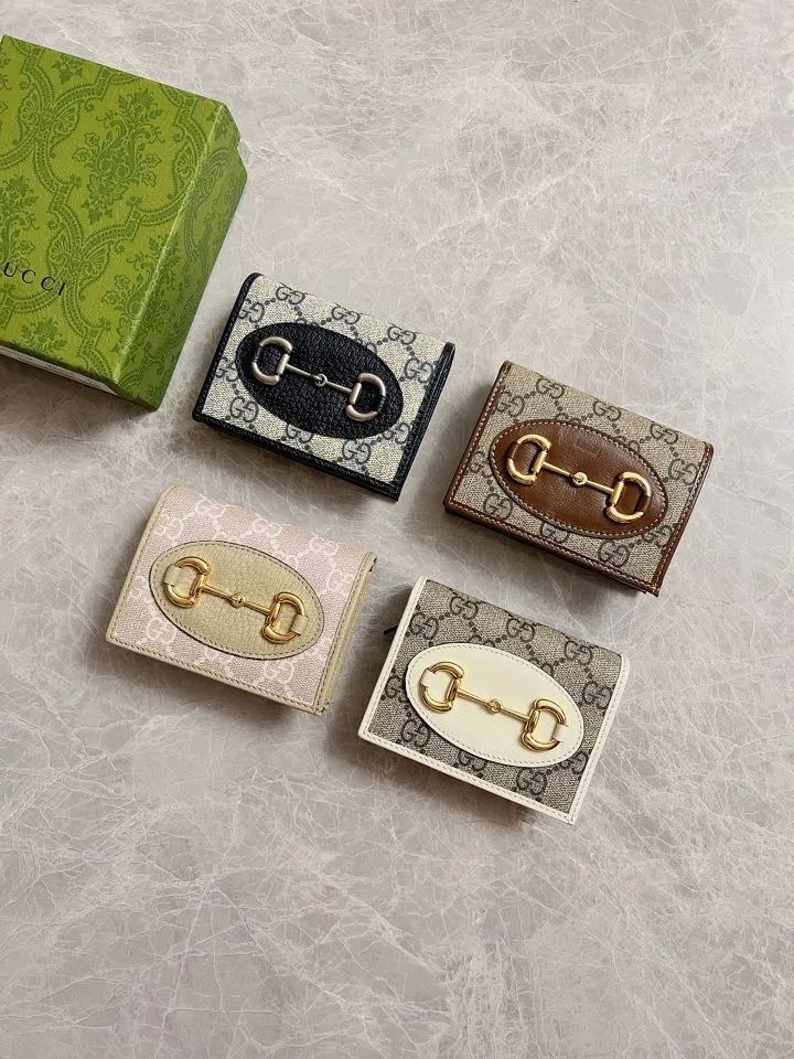 💰360🇭🇺🇭🇺 In the spring and summer series~beige🐡🐡newly launched Gucci is made of GG Supreme high-grade artificial canvas and cowhide material 🐡🐡1955 Horsebit Card Holder This series adopts the same double-ring and long strip design as the handbag 🐡🐡This detail is inspired by the brand’s equestrian origins 🐡🐡It is one of Gucci’s classic heritage🐡🐡It is also one of the brand’s most representative symbolic elements🐡🐡Model: 621887, size: width 11x height 8.5x side width 3cm