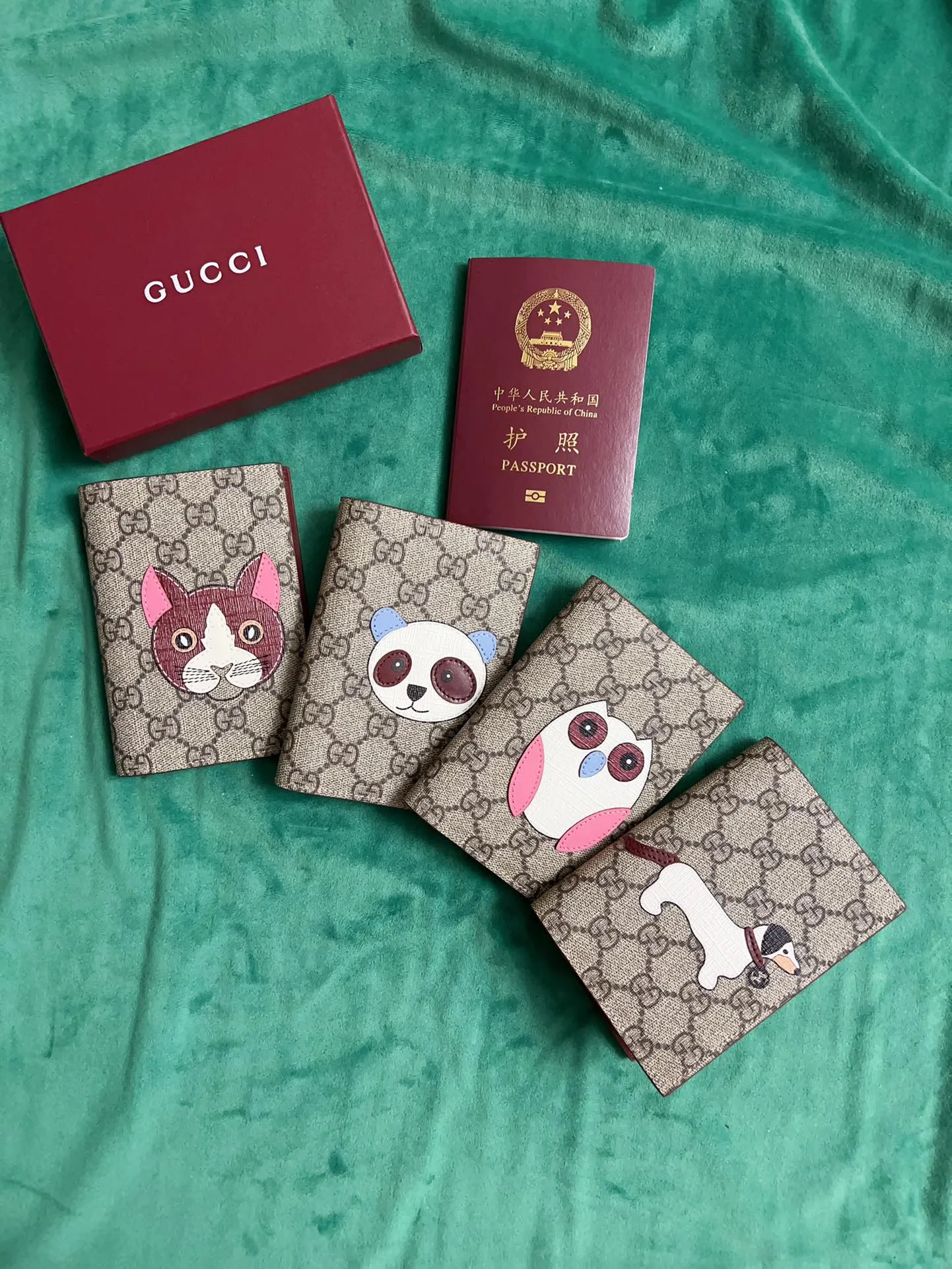 💰380🇭🇺🇭🇺New products on the official website! Exquisite passport holder🐹🐹PVC with burgundy calfskin, with cute and exquisite cartoon patterns on the leather! 🐹🐹Style number 810072, size: 14x10, 🐹🐹Little red cat, puppy, panda, owl, exquisite and cute! Original product!