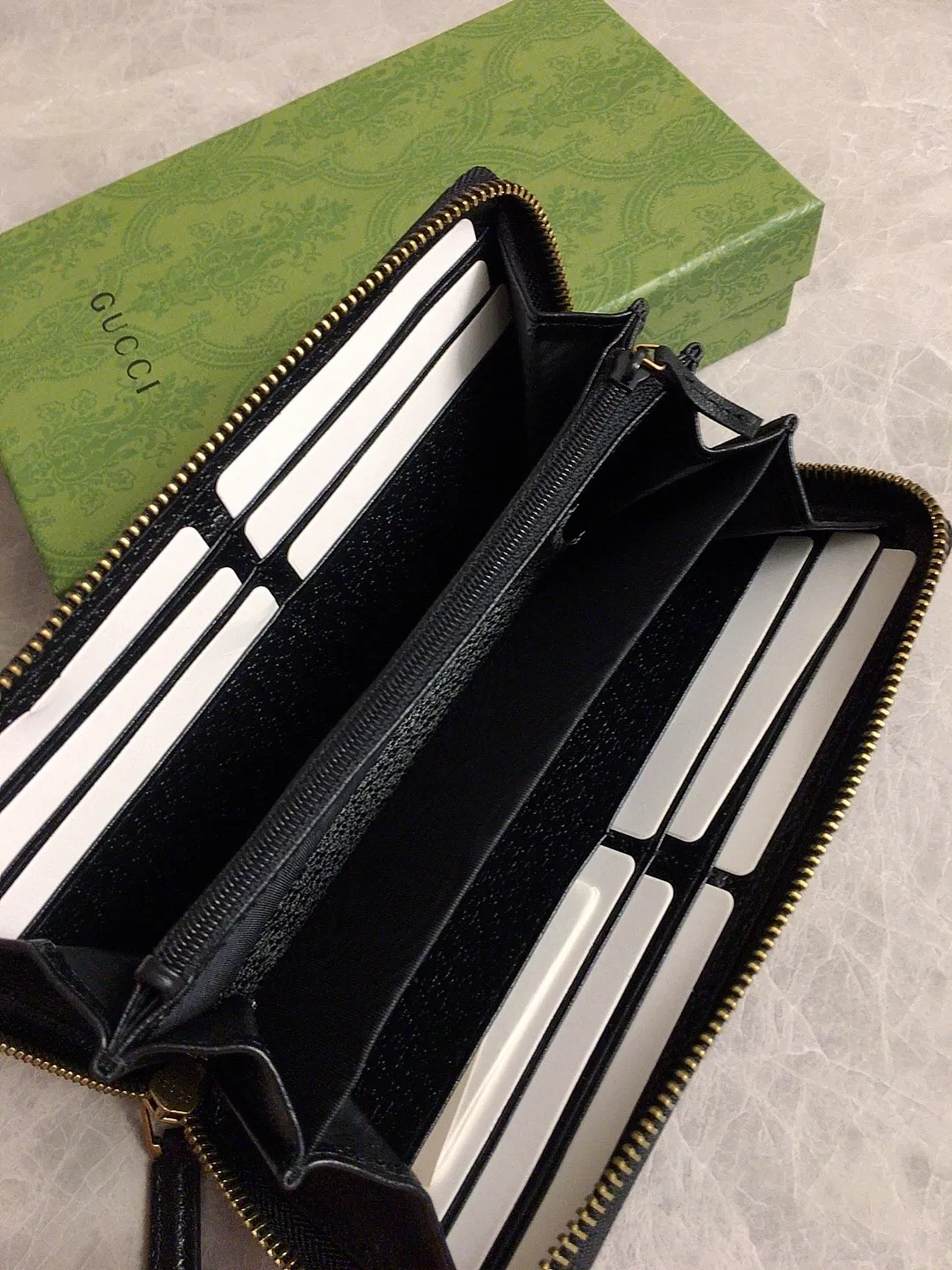 💰400🇭🇺🇭🇺The latest version of the GG marmont full zipper wallet at the counter🗽🗽Model: 428736, color: Gram, bronze double G logo🗽🗽Imported original pig grain leather is perfect to the extreme,🗽🗽exclusive real-life photos 🗽🗽Size: 19x10x2.5cm