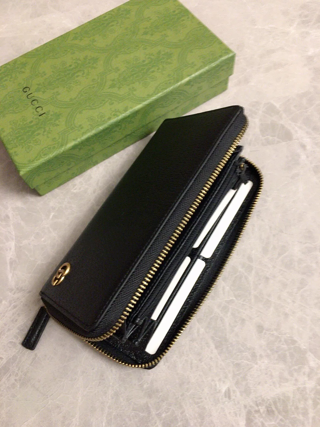 💰400🇭🇺🇭🇺The latest version of the GG marmont full zipper wallet at the counter🗽🗽Model: 428736, color: Gram, bronze double G logo🗽🗽Imported original pig grain leather is perfect to the extreme,🗽🗽exclusive real-life photos 🗽🗽Size: 19x10x2.5cm