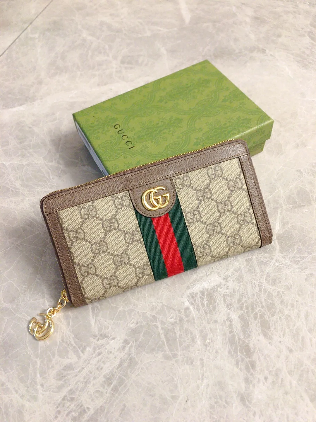 💰410🇭🇺🇭🇺 The official website is synchronized with the new model! Ophidia series ~ long zipper clip, 🧤🧤 is made of GG Supreme high-grade PVC fabric 🧤🧤 with iconic double G hardware marks, classic red and green webbing, exquisitely made! 🧤🧤Model number: 523154, size: W19xH10xD3cm, color: coffee