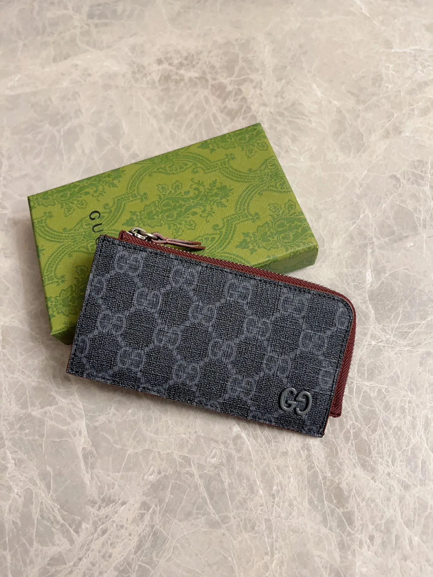 💰360 🇭🇺🇭🇺Gucci’s latest series is presented~Card holder🥗🥗The two-tone design full of contrasting beauty makes the GG logo emblazoned on the body of the bag show off🥗🥗The fabric is made of black GG, and the lining is made of contrasting cowhide leather🥗🥗Black GG Supreme canvas, 🥗🥗with dark gray ceramic effect double G, size: 13.5x 8cm model: 795233 (original product)