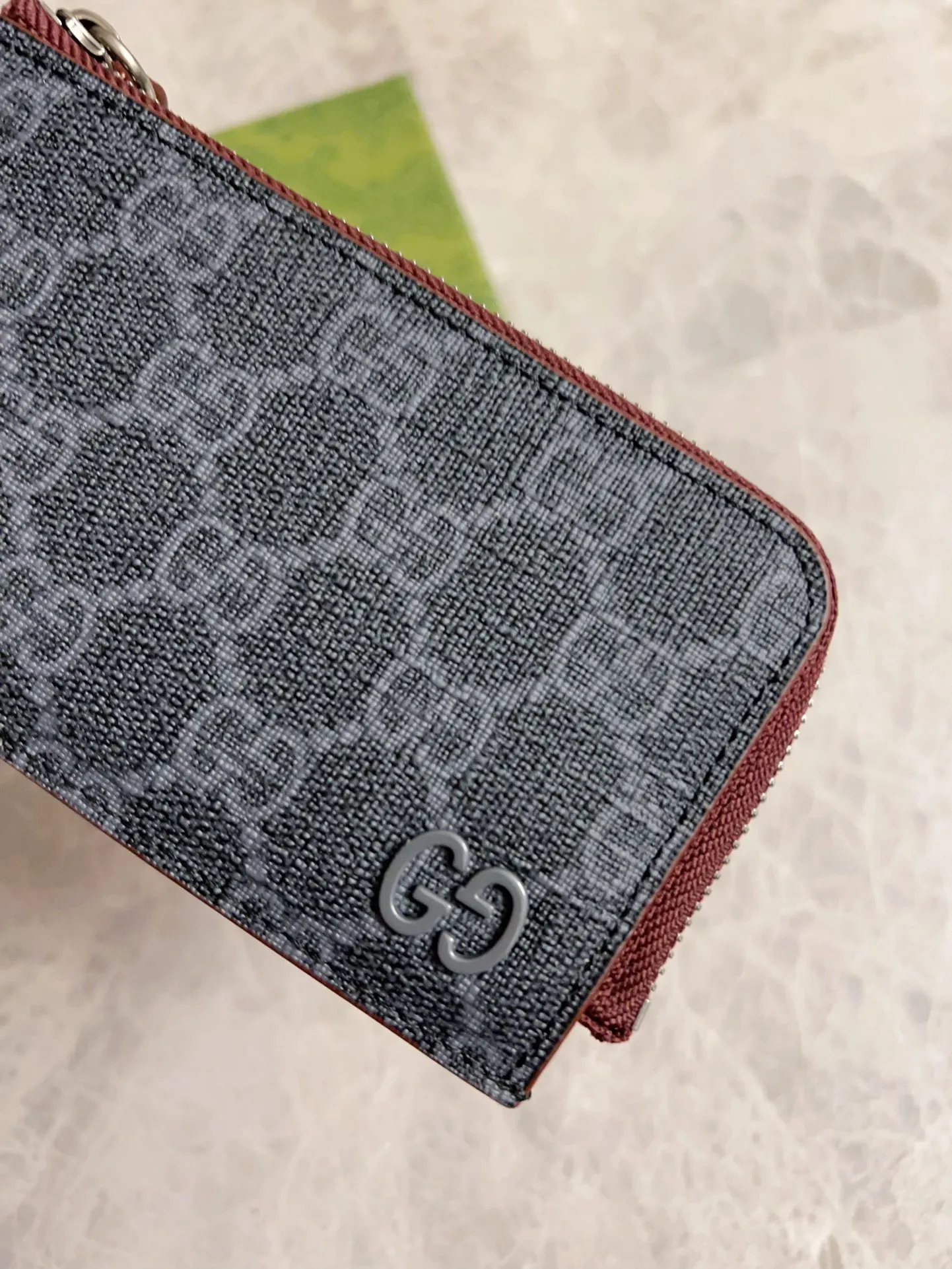 💰360 🇭🇺🇭🇺Gucci’s latest series is presented~Card holder🥗🥗The two-tone design full of contrasting beauty makes the GG logo emblazoned on the body of the bag show off🥗🥗The fabric is made of black GG, and the lining is made of contrasting cowhide leather🥗🥗Black GG Supreme canvas, 🥗🥗with dark gray ceramic effect double G, size: 13.5x 8cm model: 795233 (original product)