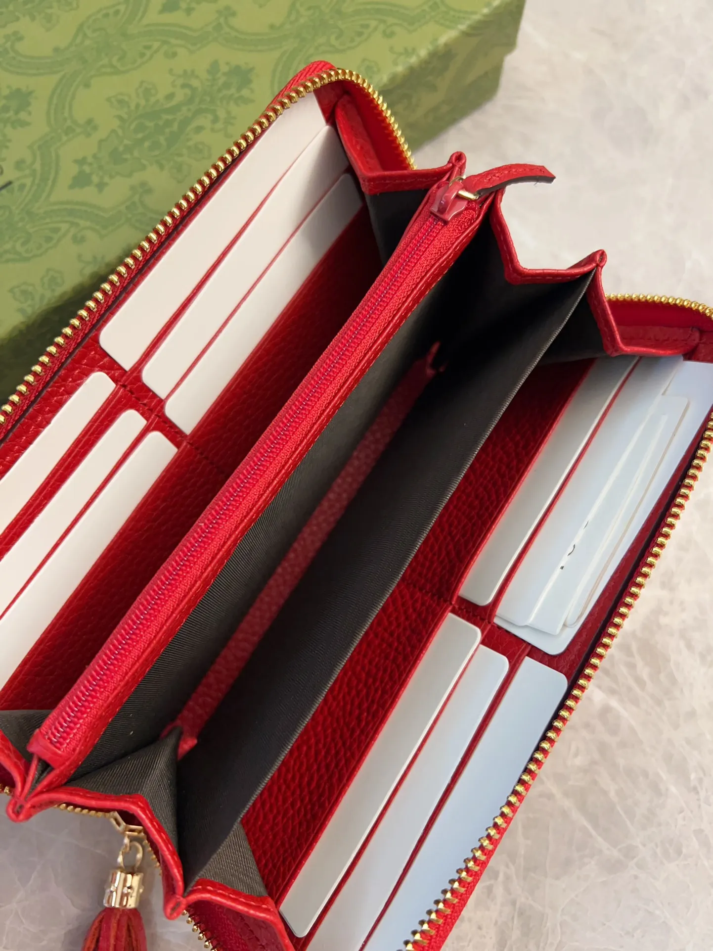 💰420 🇮🇹🇮🇹All the pictures above are in stock🗺🗺Be sure to do your best! ! Women's zipper wallet 308004 Original textured cowhide🗺🗺Original hardware, low-key and elegant, super stylish, fashionable 🗺🗺 Black and bright red🍻🍻Size 19.5-10-2.5