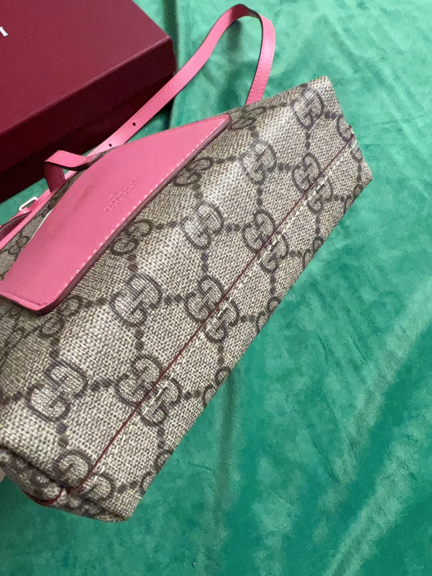💰720 🇭🇺🇭🇺New product on official website! Exquisite small handbag (can be worn cross-body) PVC with original factory calfskin, 🧤🧤 with exquisite cute animal pendant 🧤🧤 No. 831899, size: 20x15x5cm, 🧤🧤 little red cat, puppy, panda, owl, exquisite and cute! 4 colors original single product!
