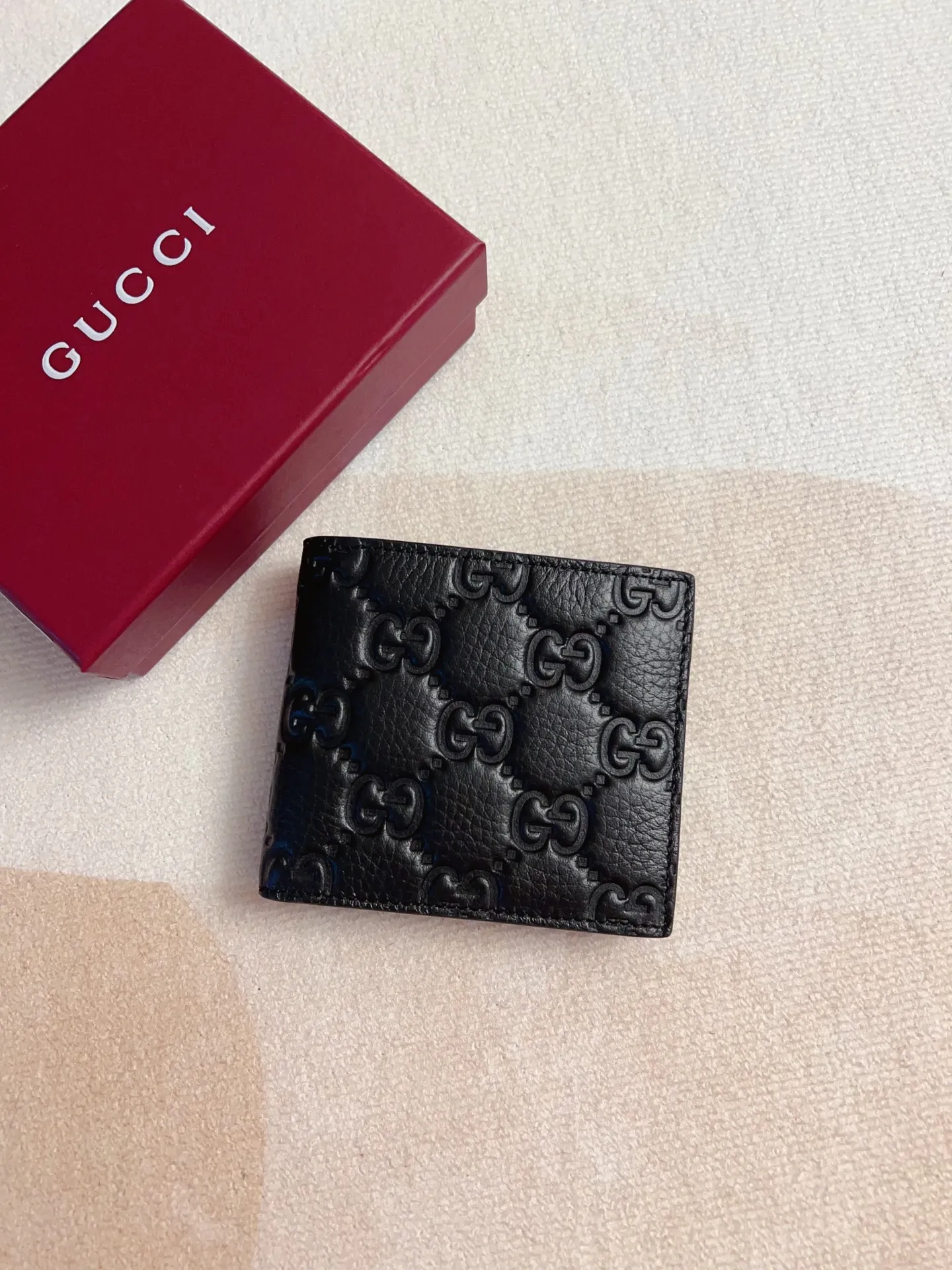 💰330🇭🇺🇭🇺New GG Emblem series super soft pink embossed/full leather wallet! 💋💋Model: 835002, size: 11x9cm