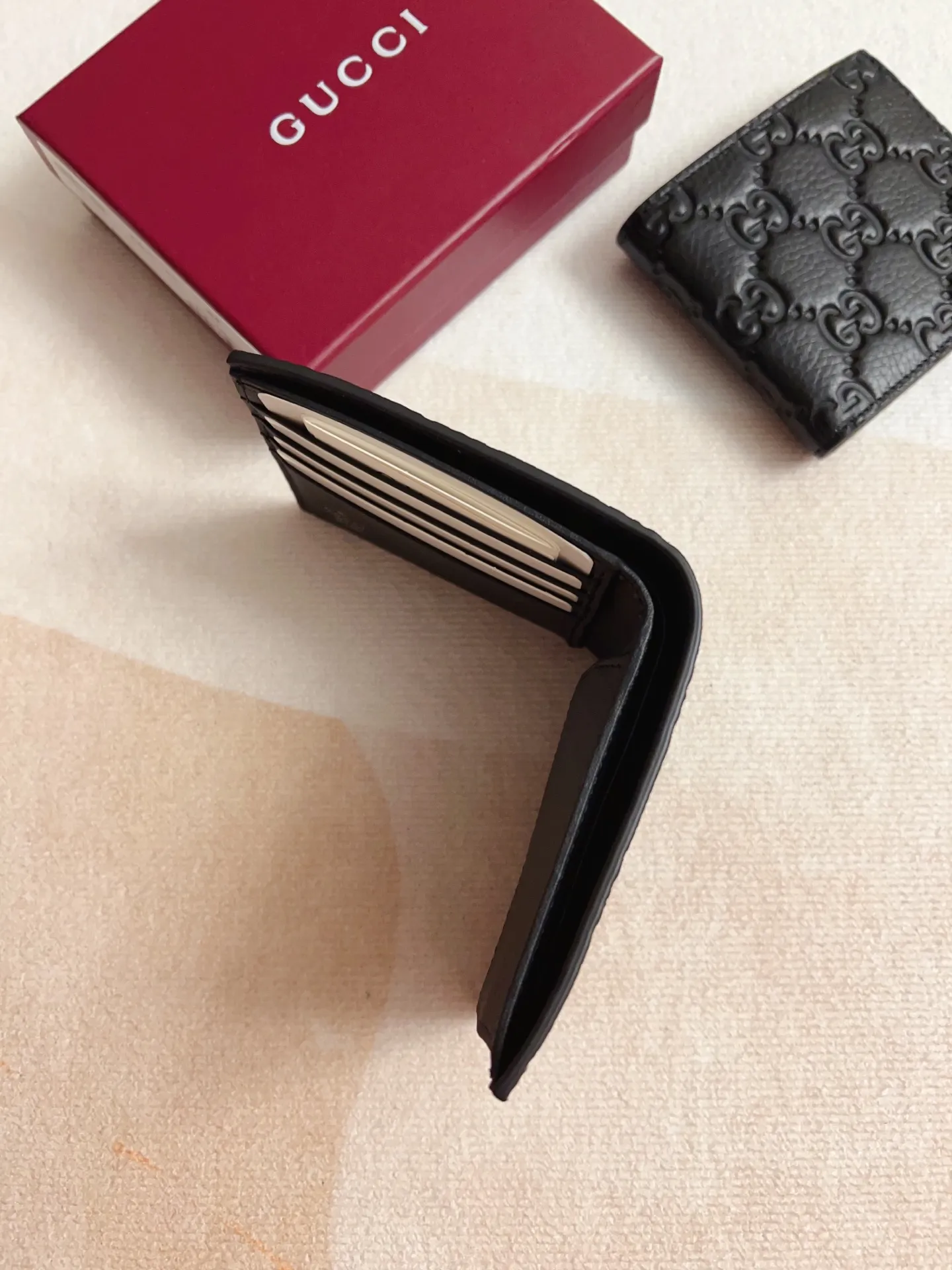 💰330🇭🇺🇭🇺New GG Emblem series super soft pink embossed/full leather wallet! 💋💋Model: 835002, size: 11x9cm