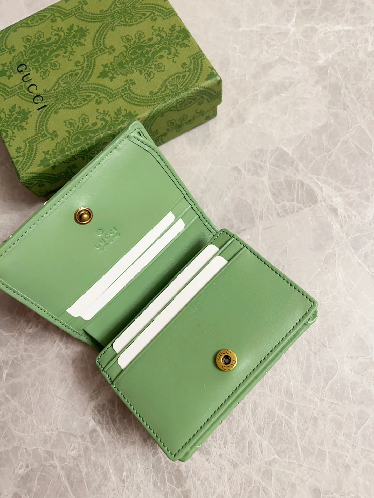 💰350🇮🇹🇮🇹Gucci’s latest avocado green🥑🥑～Counter quality, top-quality original goods, real photos! 🥑🥑Model: 466492, size: width 11X height 8X side width 2.5. 🥑🥑