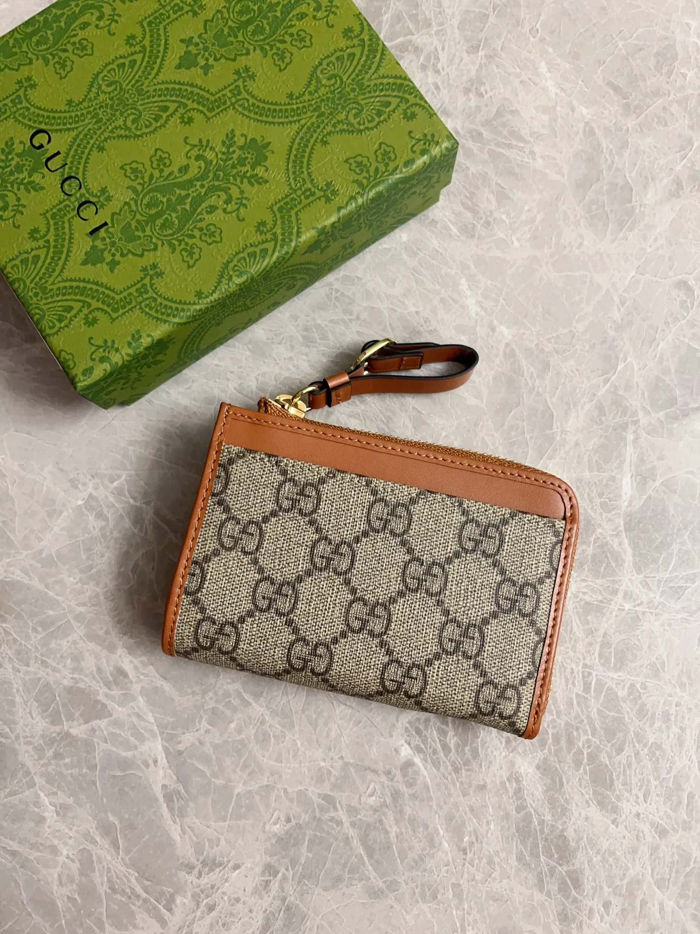 💰400 🇮🇹🇮🇹Gucci’s latest GG Supreme premium PVC with original cowhide small wallet/card holder🌾🌾Model: 821804, size: 13×8.5x3cm