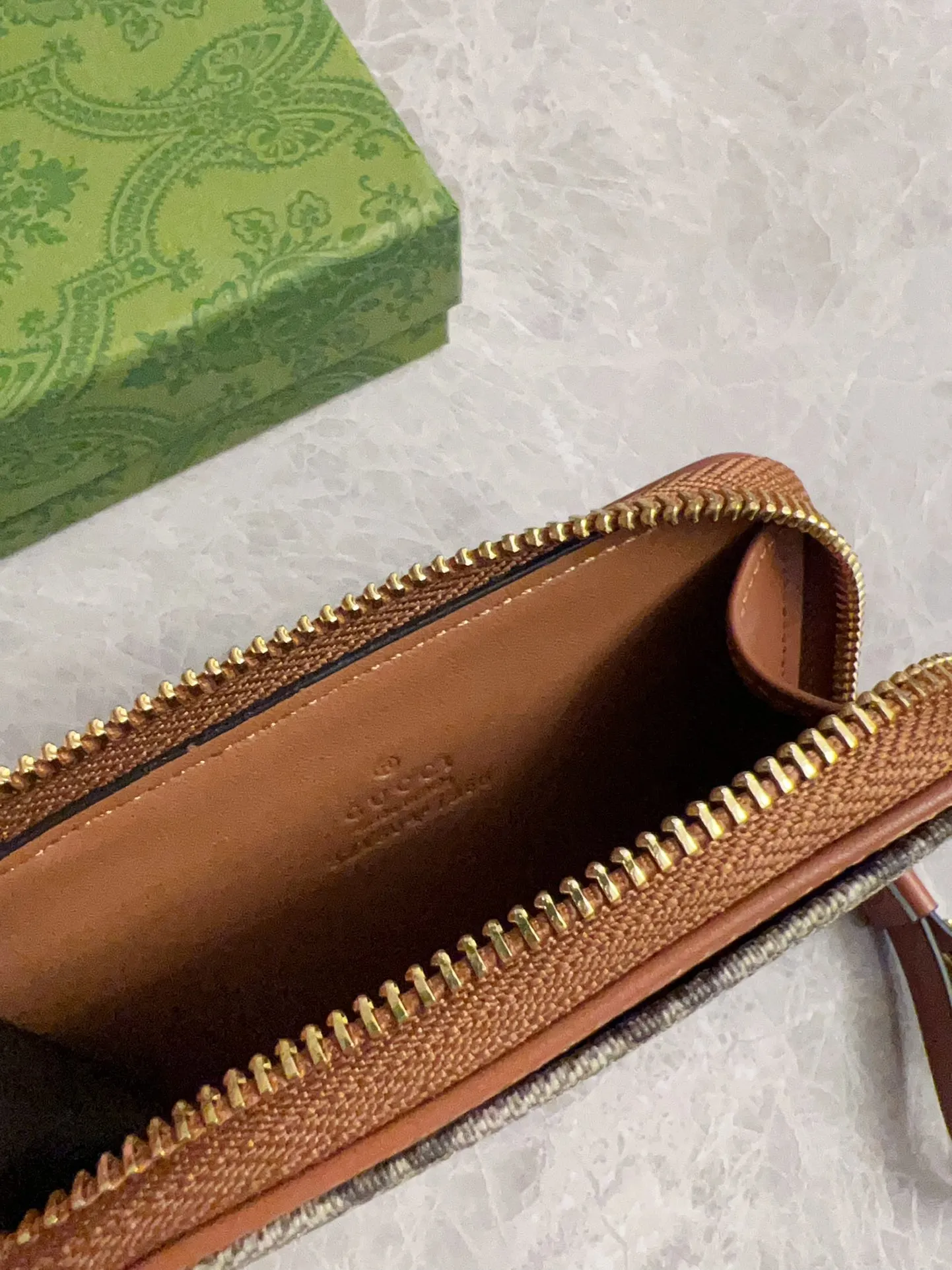 💰400 🇮🇹🇮🇹Gucci’s latest GG Supreme premium PVC with original cowhide small wallet/card holder🌾🌾Model: 821804, size: 13×8.5x3cm