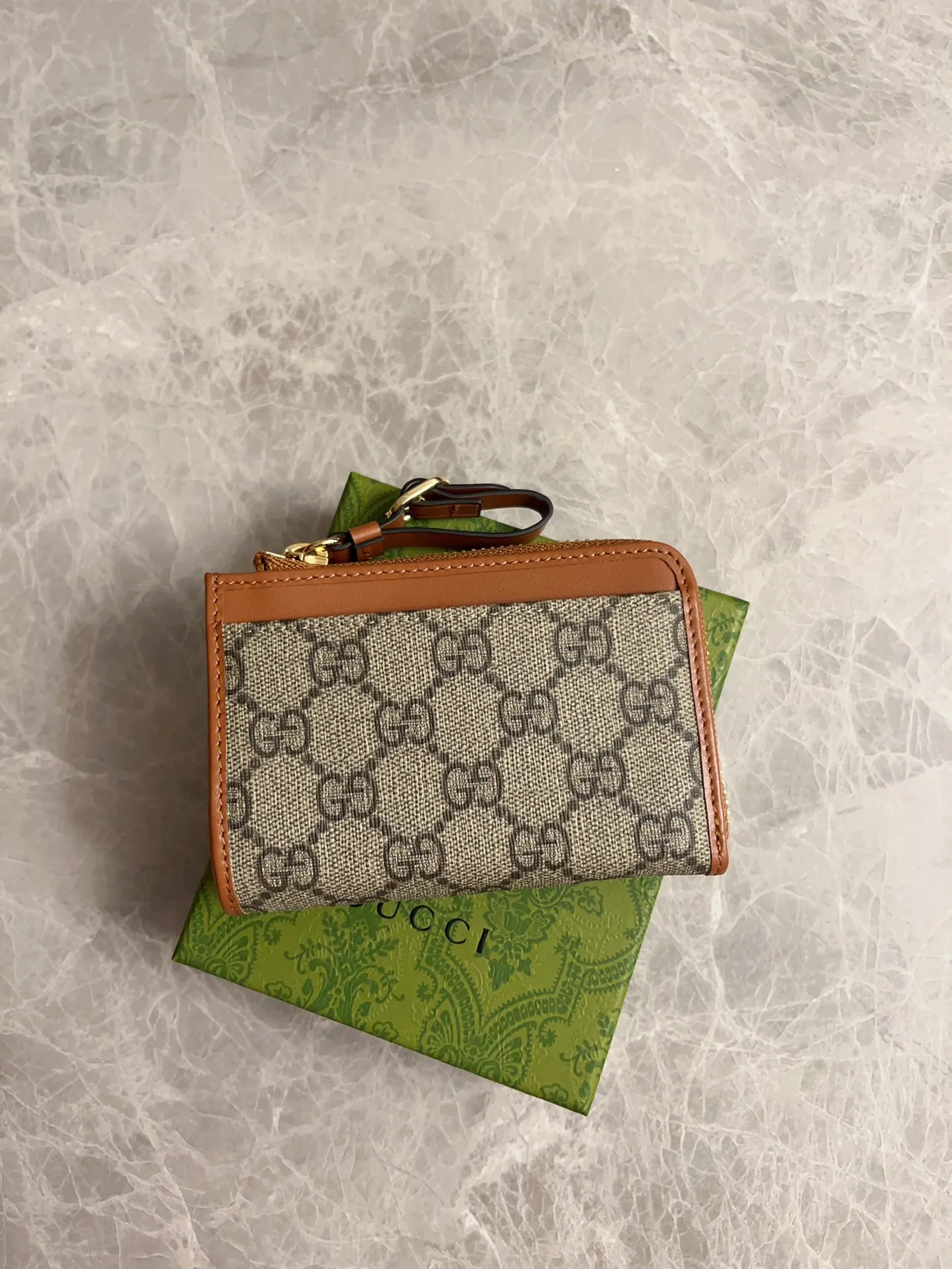 💰400 🇮🇹🇮🇹Gucci’s latest GG Supreme premium PVC with original cowhide small wallet/card holder🌾🌾Model: 821804, size: 13×8.5x3cm