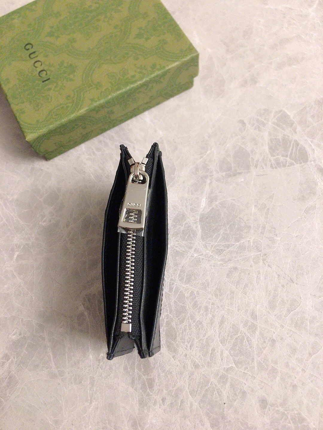 💰330🇭🇺🇭🇺 The official website synchronizes the new model🐡🐡 A slim card holder launched in the Gucci~CY series in the 1970s🐡🐡With multiple pockets and zipper compartments, 🧵Advanced custom embossed original factory cowhide🐡🐡Imported cotton zipper, high-end quality, model number: 597560, size 12x8cm