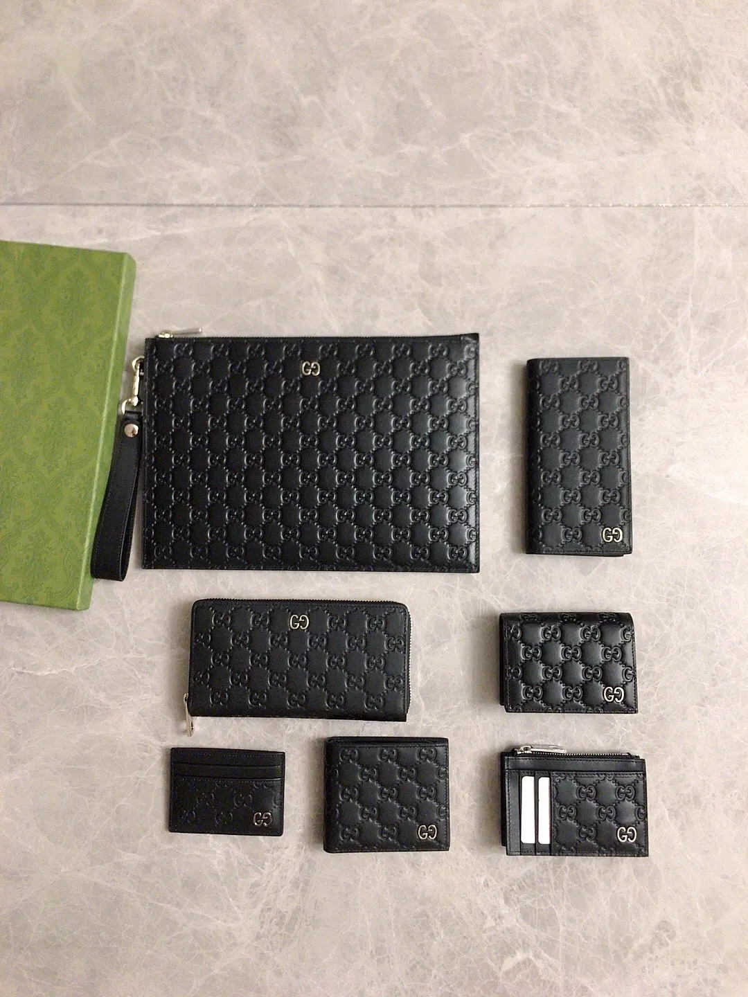 💰330🇭🇺🇭🇺 The official website synchronizes the new model🐡🐡 A slim card holder launched in the Gucci~CY series in the 1970s🐡🐡With multiple pockets and zipper compartments, 🧵Advanced custom embossed original factory cowhide🐡🐡Imported cotton zipper, high-end quality, model number: 597560, size 12x8cm