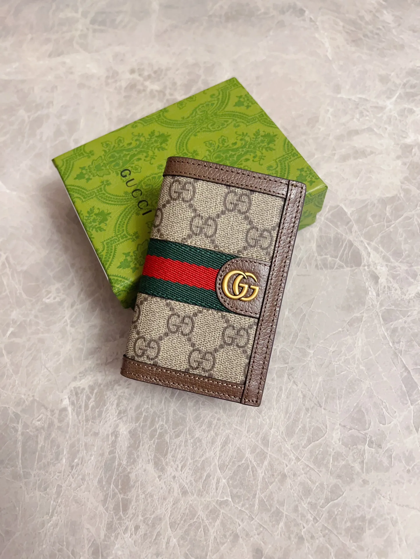 💰330🇭🇺🇭🇺 The new model is synchronized with the official website! Ophidia series - Card holder🌿🌿Made of GG Supreme high-grade PVC fabric🌿🌿With iconic double G hardware marks, classic red and green webbing, 🌿🌿fashionable and elegant, lightweight and practical, 🌿🌿Model number: 734943, size: 15x12cm, color: coffee\red and green belt