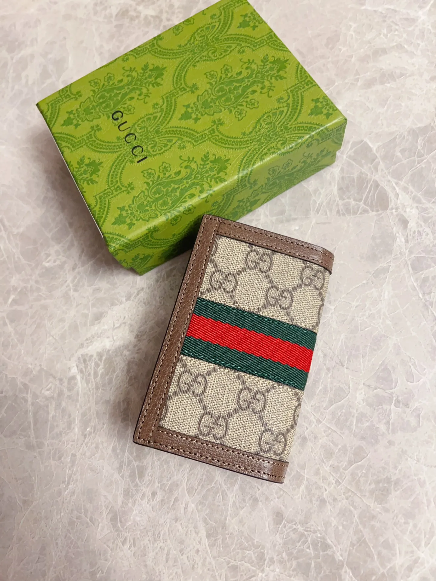 💰330🇭🇺🇭🇺 The new model is synchronized with the official website! Ophidia series - Card holder🌿🌿Made of GG Supreme high-grade PVC fabric🌿🌿With iconic double G hardware marks, classic red and green webbing, 🌿🌿fashionable and elegant, lightweight and practical, 🌿🌿Model number: 734943, size: 15x12cm, color: coffee\red and green belt