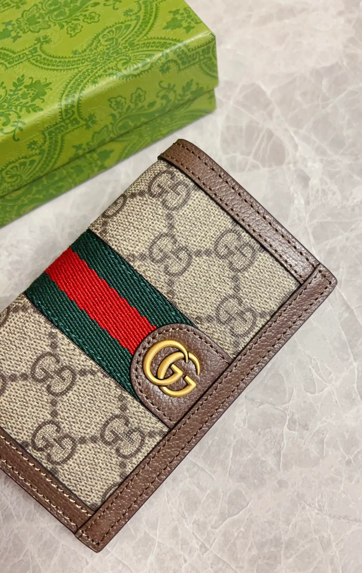 💰330🇭🇺🇭🇺 The new model is synchronized with the official website! Ophidia series - Card holder🌿🌿Made of GG Supreme high-grade PVC fabric🌿🌿With iconic double G hardware marks, classic red and green webbing, 🌿🌿fashionable and elegant, lightweight and practical, 🌿🌿Model number: 734943, size: 15x12cm, color: coffee\red and green belt