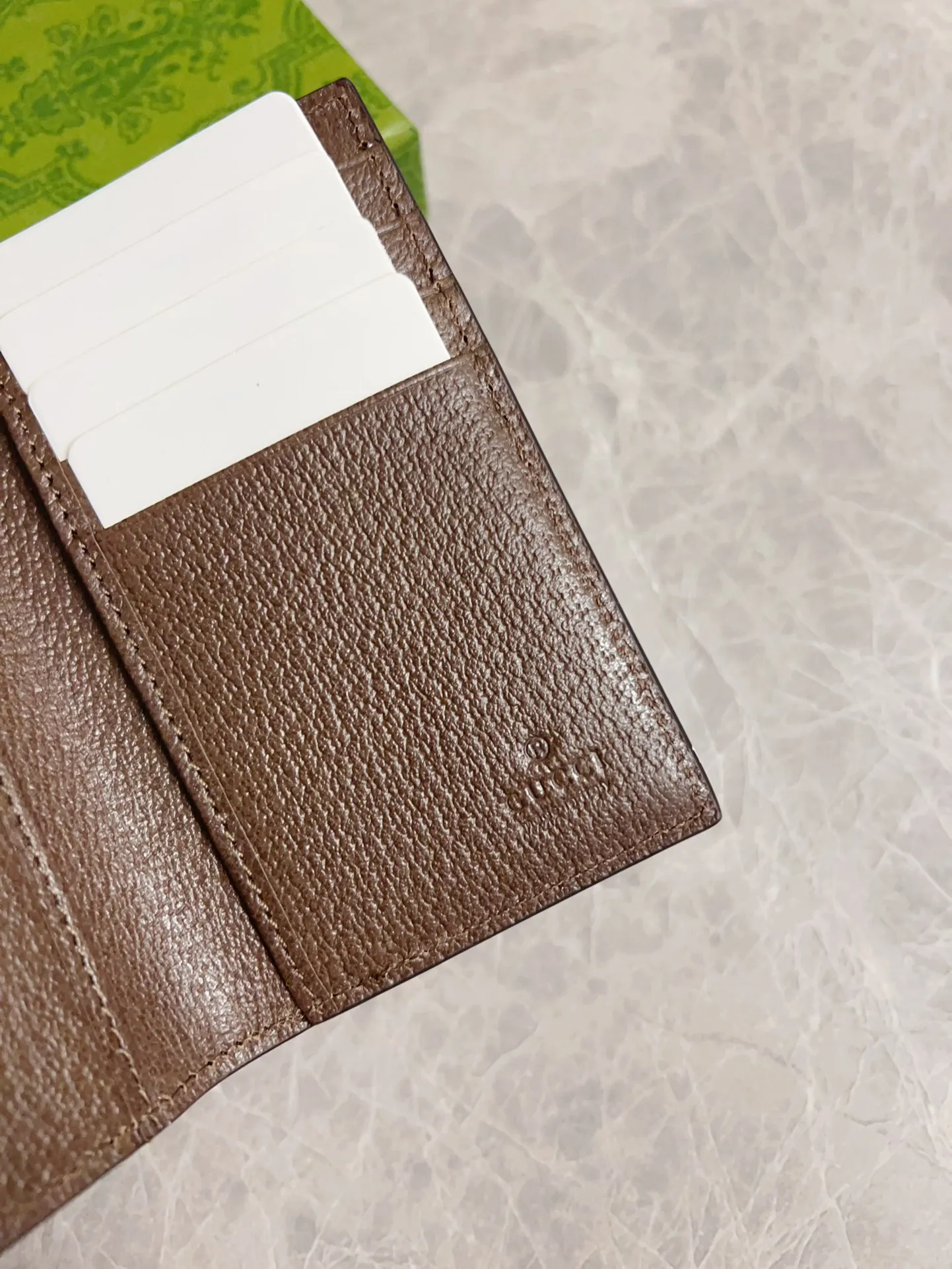 💰330🇭🇺🇭🇺 The new model is synchronized with the official website! Ophidia series - Card holder🌿🌿Made of GG Supreme high-grade PVC fabric🌿🌿With iconic double G hardware marks, classic red and green webbing, 🌿🌿fashionable and elegant, lightweight and practical, 🌿🌿Model number: 734943, size: 15x12cm, color: coffee\red and green belt