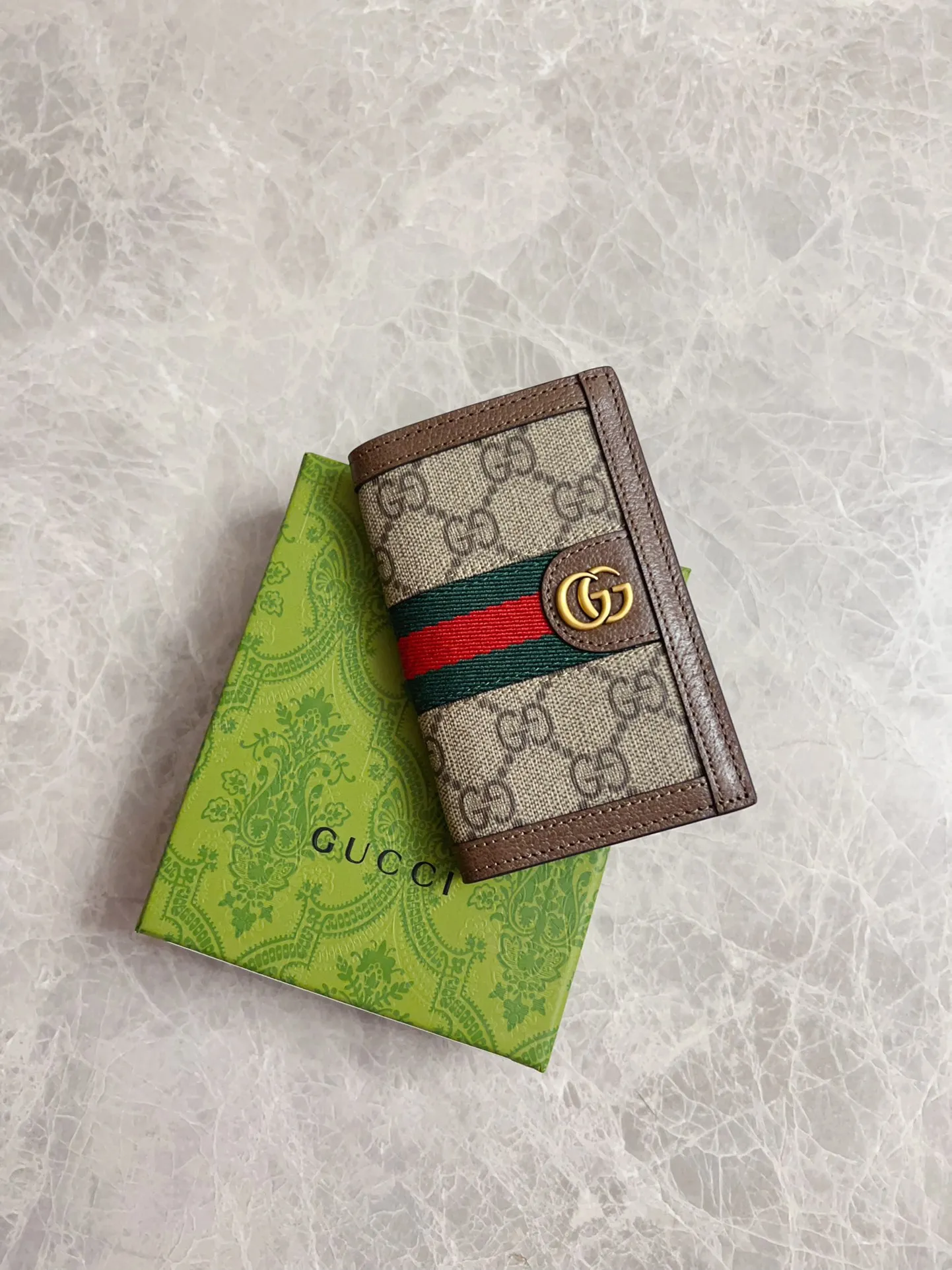 💰330🇭🇺🇭🇺 The new model is synchronized with the official website! Ophidia series - Card holder🌿🌿Made of GG Supreme high-grade PVC fabric🌿🌿With iconic double G hardware marks, classic red and green webbing, 🌿🌿fashionable and elegant, lightweight and practical, 🌿🌿Model number: 734943, size: 15x12cm, color: coffee\red and green belt