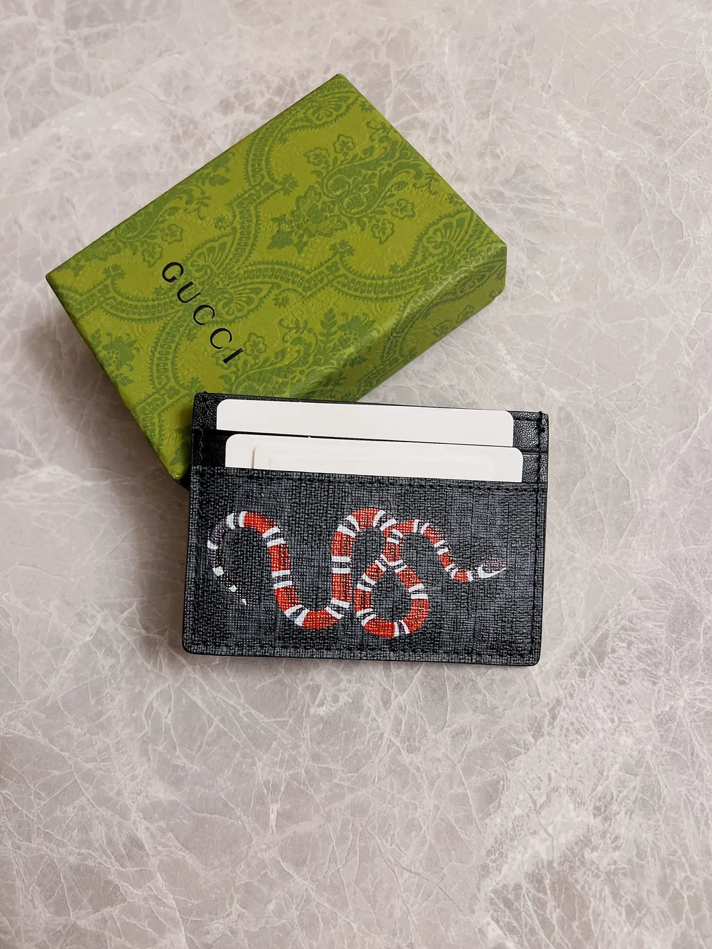 💰200 🇭🇺🇭🇺 New men’s small card holder! 🐍🐍Synchronized with counters, original shaved leather with high-quality PVC fabric🐍🐍Tear-printed latest Striped Snake logo🐍🐍Oil edges with fine workmanship, simple and elegant, fashionable and domineering,🐍🐍Model: 451277, size: 10x7cm, color black PVC-black "Striped Snake"