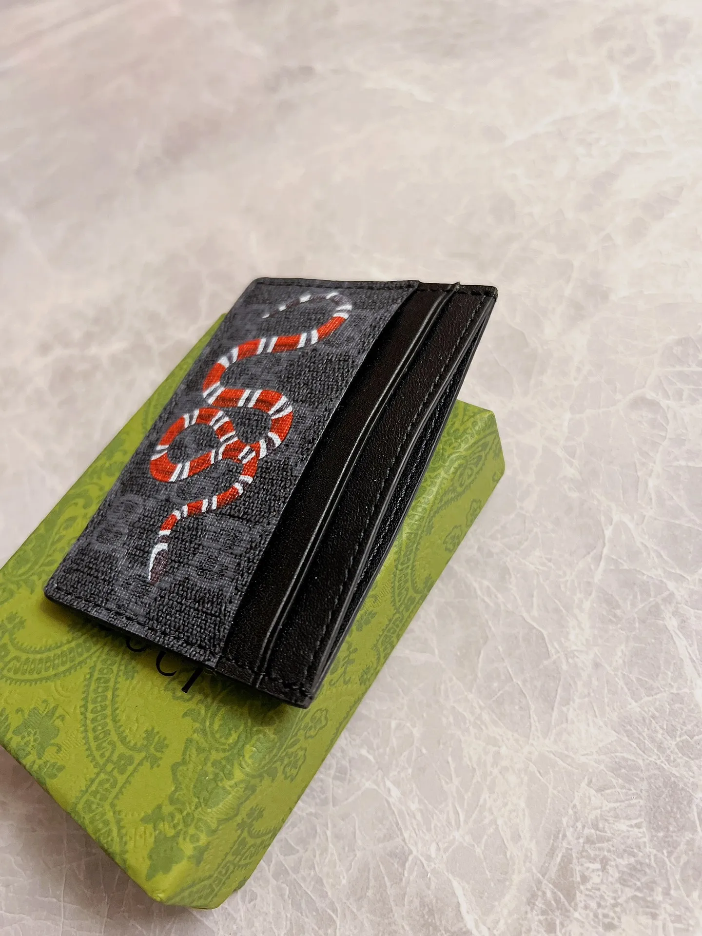 💰200 🇭🇺🇭🇺 New men’s small card holder! 🐍🐍Synchronized with counters, original shaved leather with high-quality PVC fabric🐍🐍Tear-printed latest Striped Snake logo🐍🐍Oil edges with fine workmanship, simple and elegant, fashionable and domineering,🐍🐍Model: 451277, size: 10x7cm, color black PVC-black "Striped Snake"