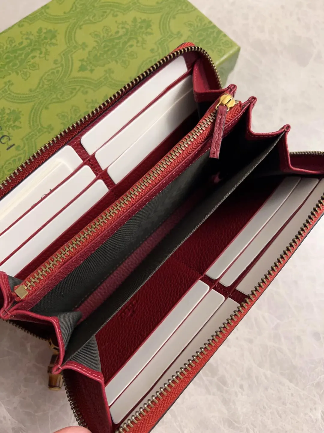 💰460 🇭🇺🇭🇺GG Marmont series long clips are available! Exquisite and generous! Model: 739499. Size: 19.5*11*3cm. Color: black/burgundy/brown/original leather.