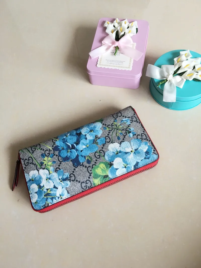 💰400 🇮🇹🇮🇹New colors available! 🌳🌳The latest personalized fashion 🌹🌹Women's zipper wallet 404071 "Tear-off flower PVC" with original cowhide, original hardware 🌻🌻Leading fashion temperament, super classy🌸🌸 Coffee, cherry blossom pink, maroon, green flower/black, ice blue flower-big red, ice blue flower-black 🌷🌷6 colors available, size 19.5～10～2.5