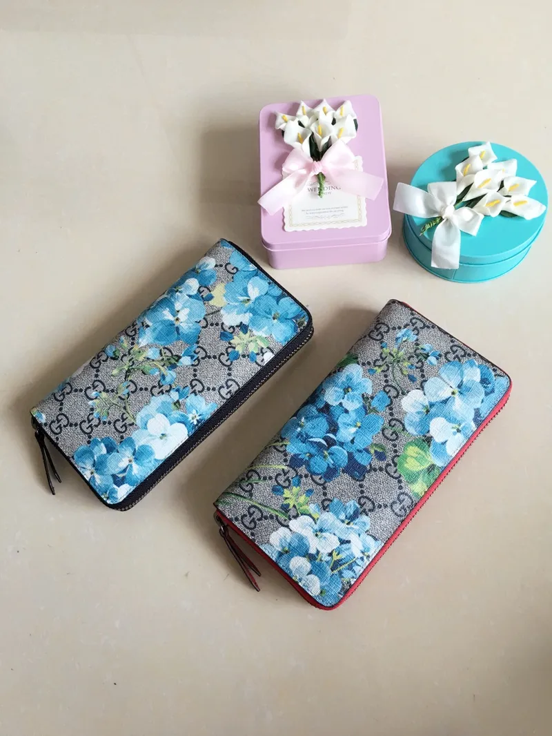 💰400 🇮🇹🇮🇹New colors available! 🌳🌳The latest personalized fashion 🌹🌹Women's zipper wallet 404071 "Tear-off flower PVC" with original cowhide, original hardware 🌻🌻Leading fashion temperament, super classy🌸🌸 Coffee, cherry blossom pink, maroon, green flower/black, ice blue flower-big red, ice blue flower-black 🌷🌷6 colors available, size 19.5～10～2.5