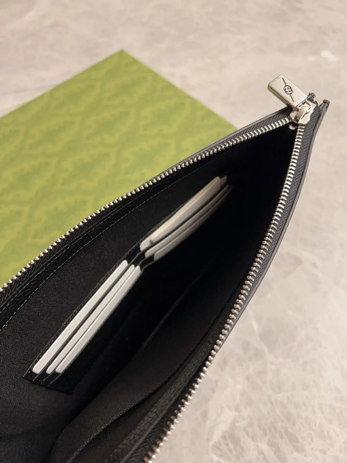 💰700 🇭🇺🇭🇺Counter quality, top-quality original goods, real photos! 🧬🧬Model number: 771319 Black leather🧬🧬Size: 28x22x3.5cm