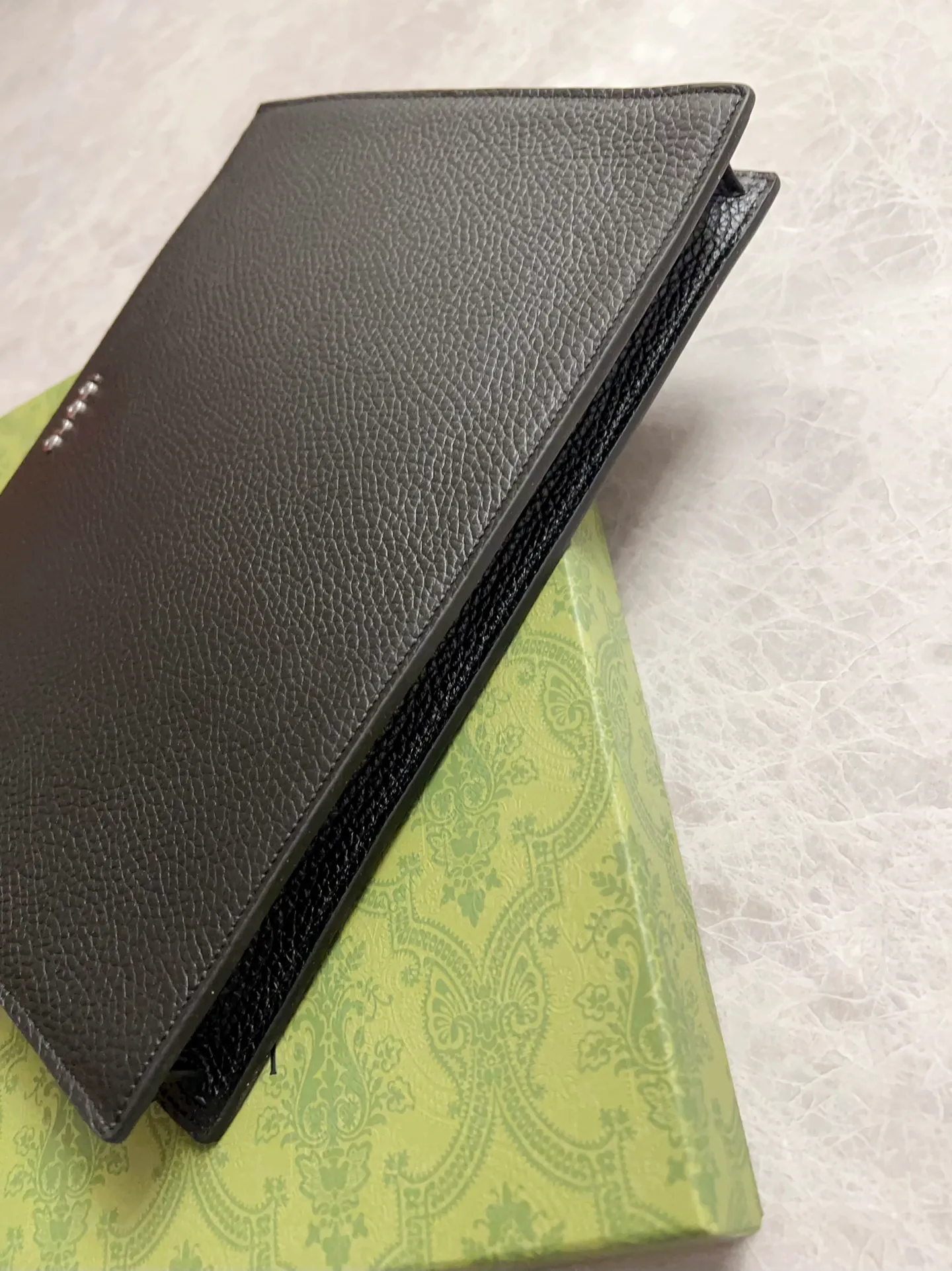 💰700 🇭🇺🇭🇺Counter quality, top-quality original goods, real photos! 🧬🧬Model number: 771319 Black leather🧬🧬Size: 28x22x3.5cm