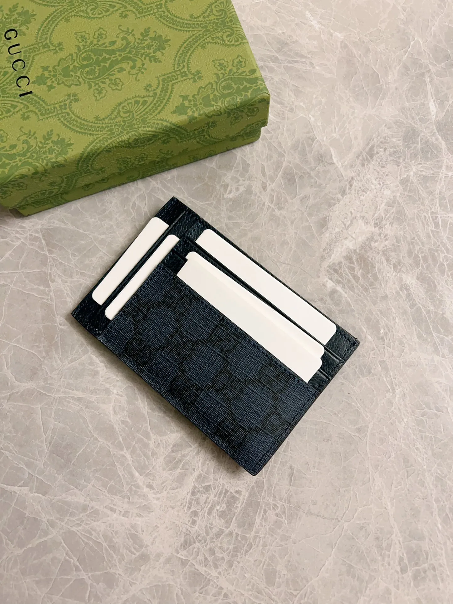 💰280🇭🇺🇭🇺GucciO’s latest phidia series card holder, Ophidia series items have endless retro feelings. Blue GG Supreme canvas, blue cowhide piping, palladium tone hardware Double G Model: 732018 Dimensions: 11x 7cm Color: blue/pvc.