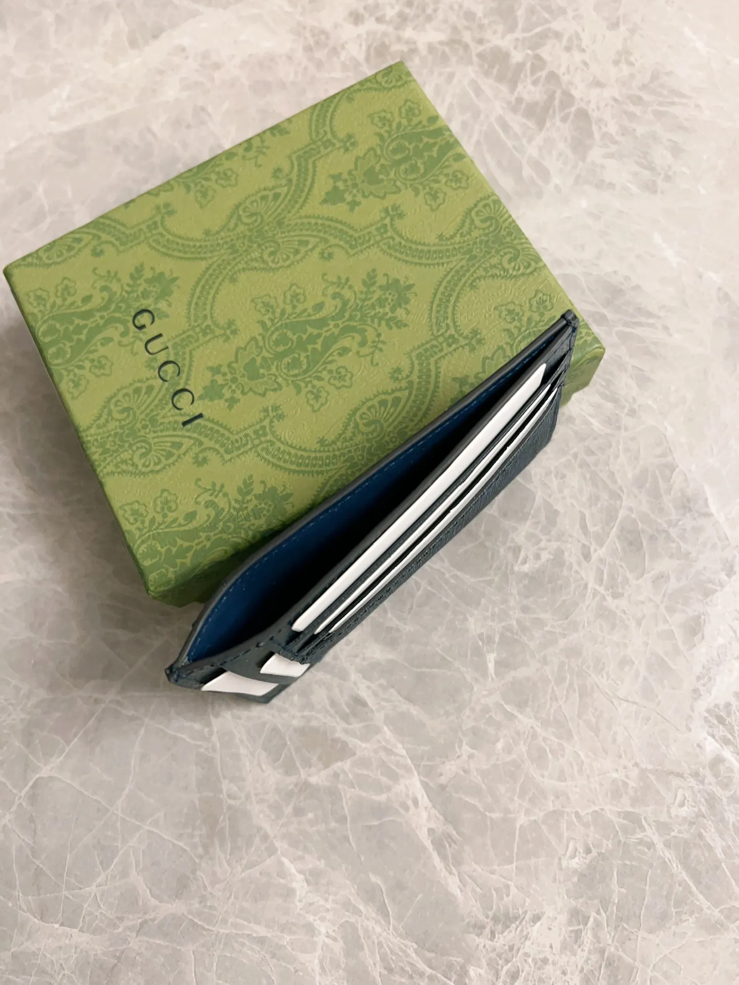 💰280🇭🇺🇭🇺GucciO’s latest phidia series card holder, Ophidia series items have endless retro feelings. Blue GG Supreme canvas, blue cowhide piping, palladium tone hardware Double G Model: 732018 Dimensions: 11x 7cm Color: blue/pvc.