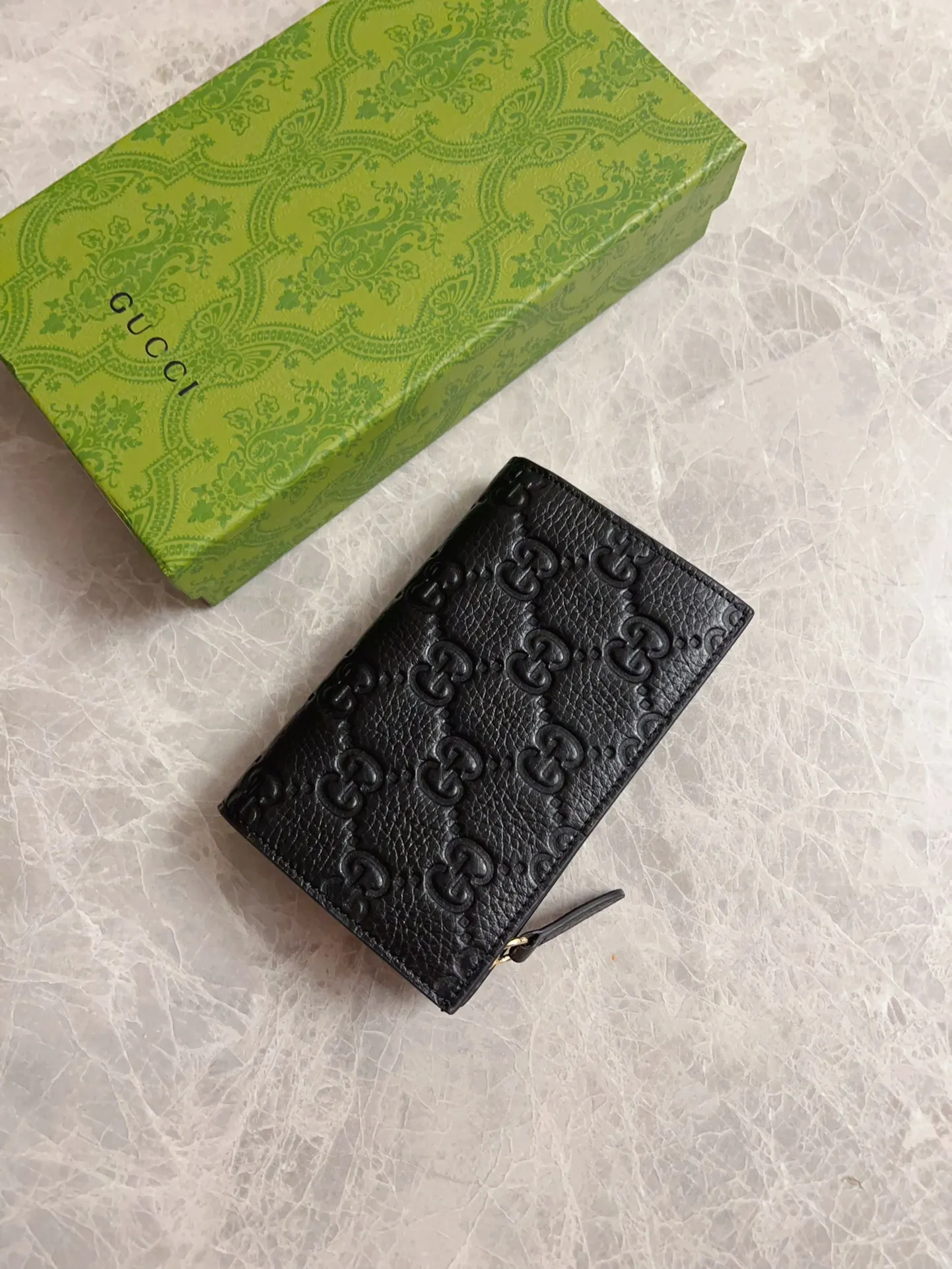 💰 400 🇮🇹🇮🇹New GG Emblem series super soft pink embossed/full leather wallet! (Mid-length clip)💋💋Model: 815874, size: 18x14x3cm