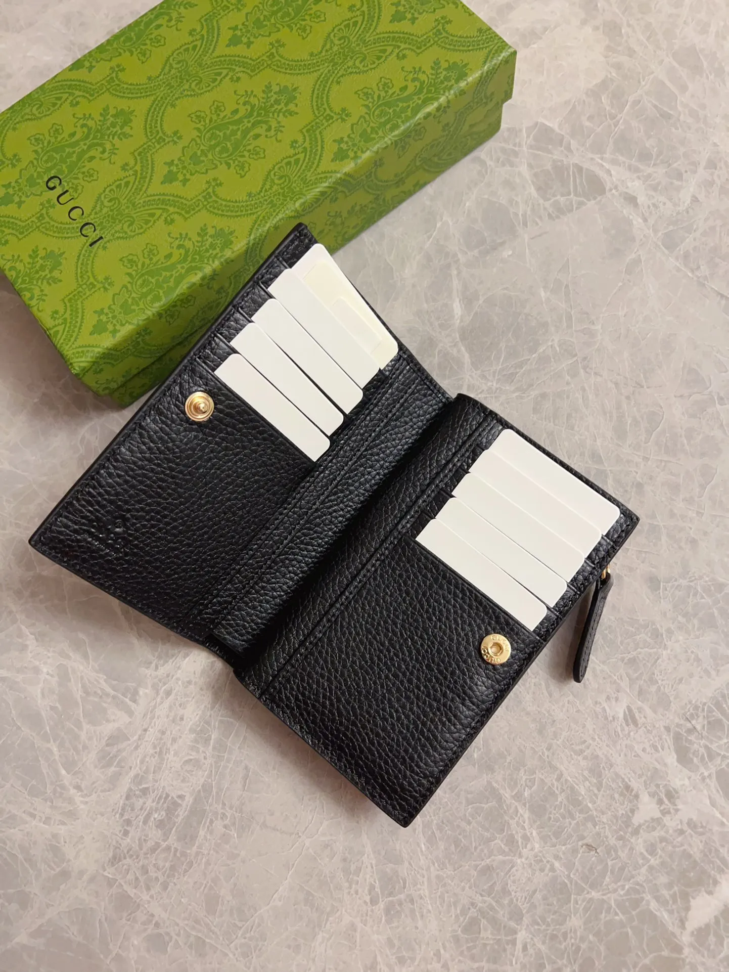 💰 400 🇮🇹🇮🇹New GG Emblem series super soft pink embossed/full leather wallet! (Mid-length clip)💋💋Model: 815874, size: 18x14x3cm
